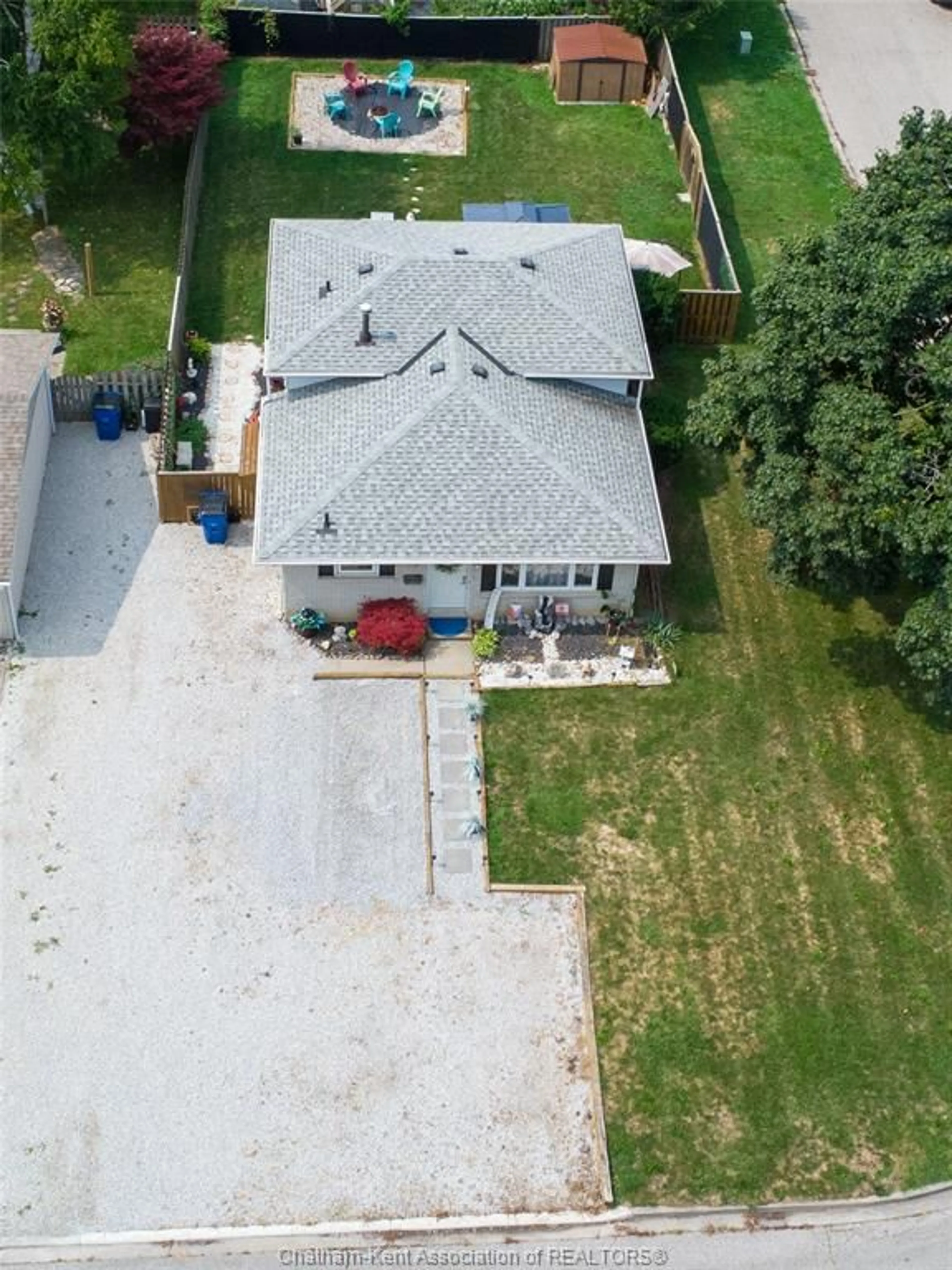 A pic from outside/outdoor area/front of a property/back of a property/a pic from drone, street for 86 Marion Ave, Chatham Ontario N7M 5N3