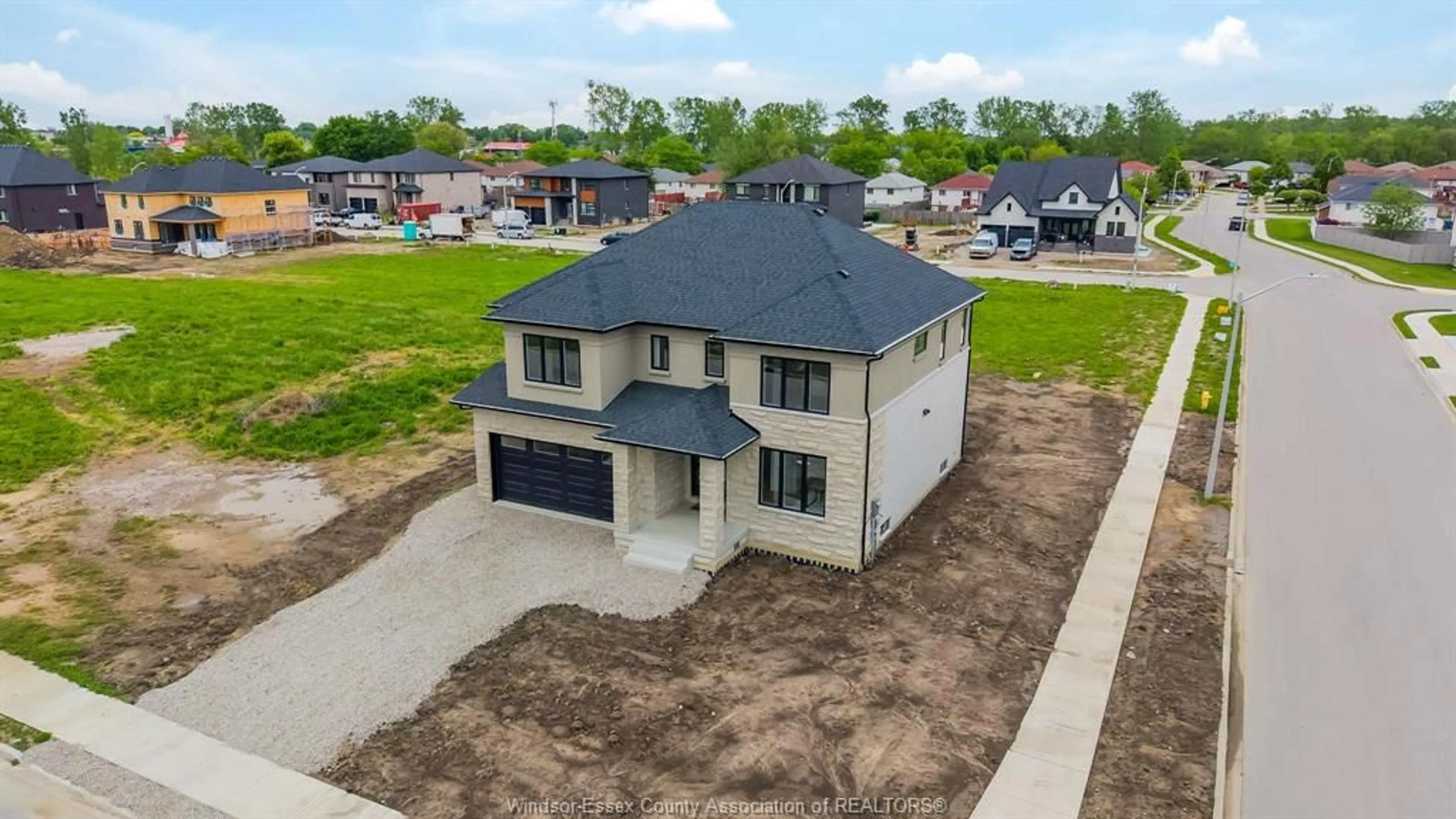 A pic from outside/outdoor area/front of a property/back of a property/a pic from drone, building for 3698 FARROW Ave, Windsor Ontario N8N 1M2