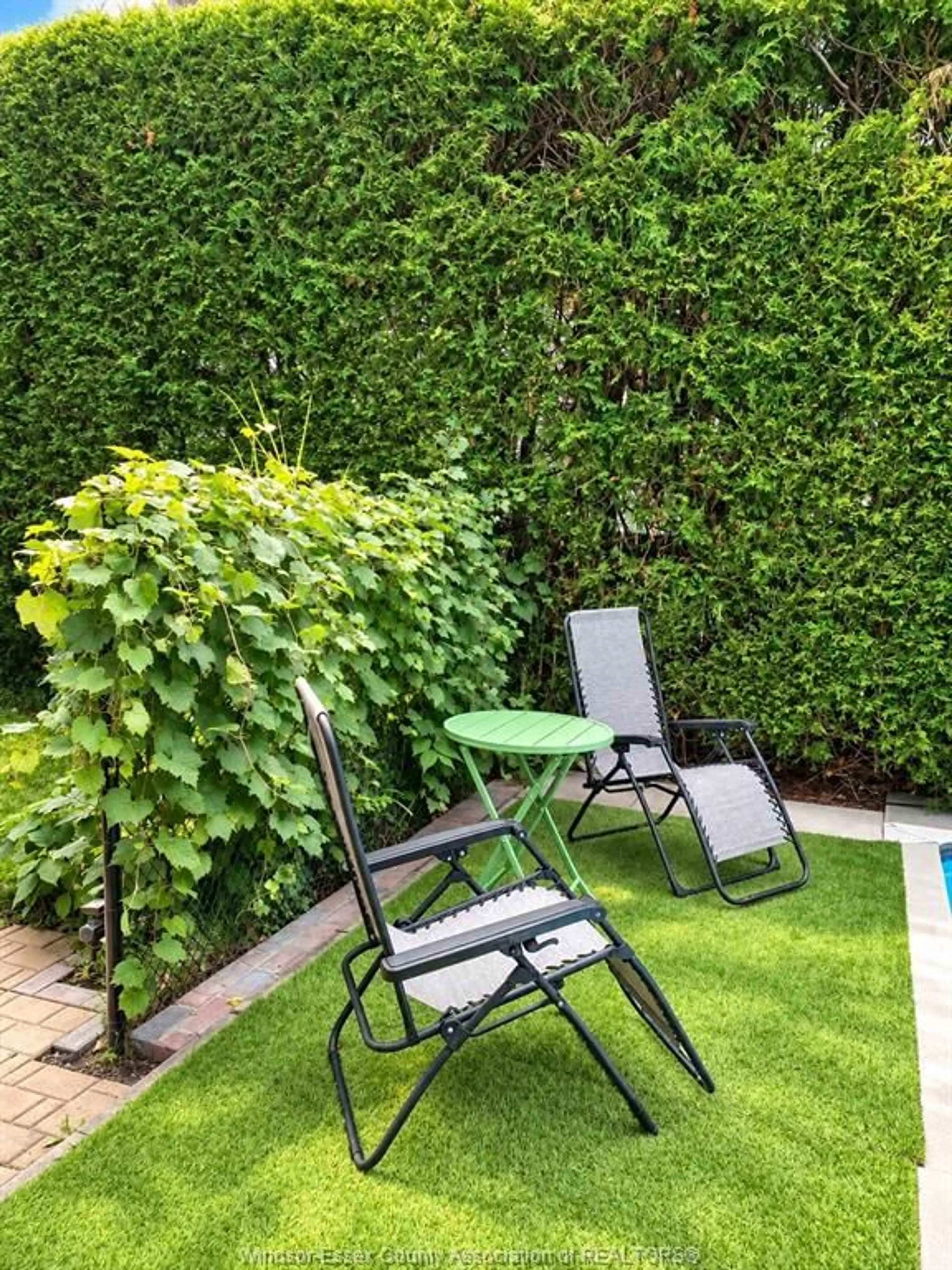 Patio, street for 22 NORTHVIEW Rd, Ottawa Ontario K2E 6A7