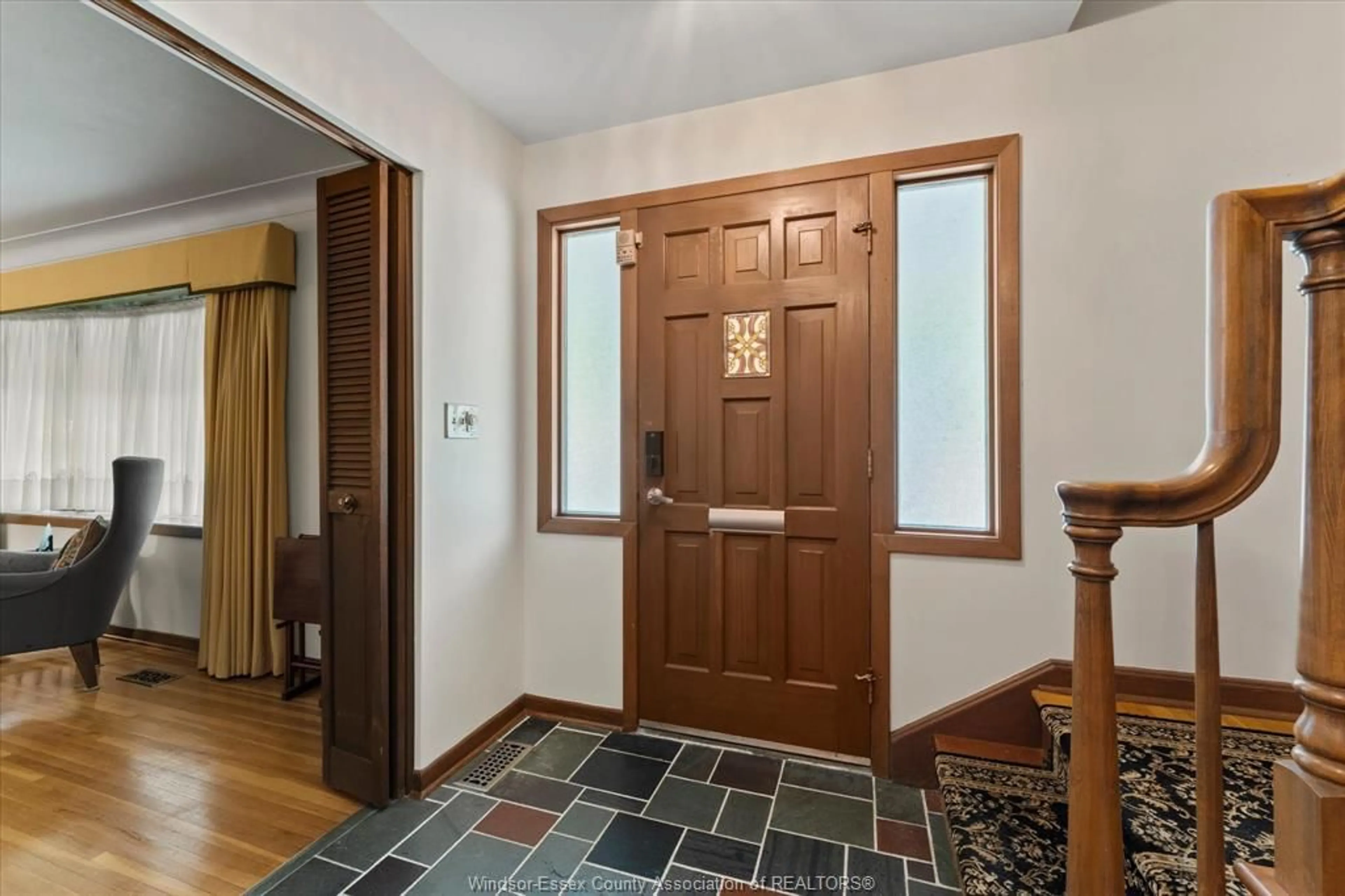 Indoor entryway for 3630 AVONDALE Ave, Windsor Ontario N9E 1X9
