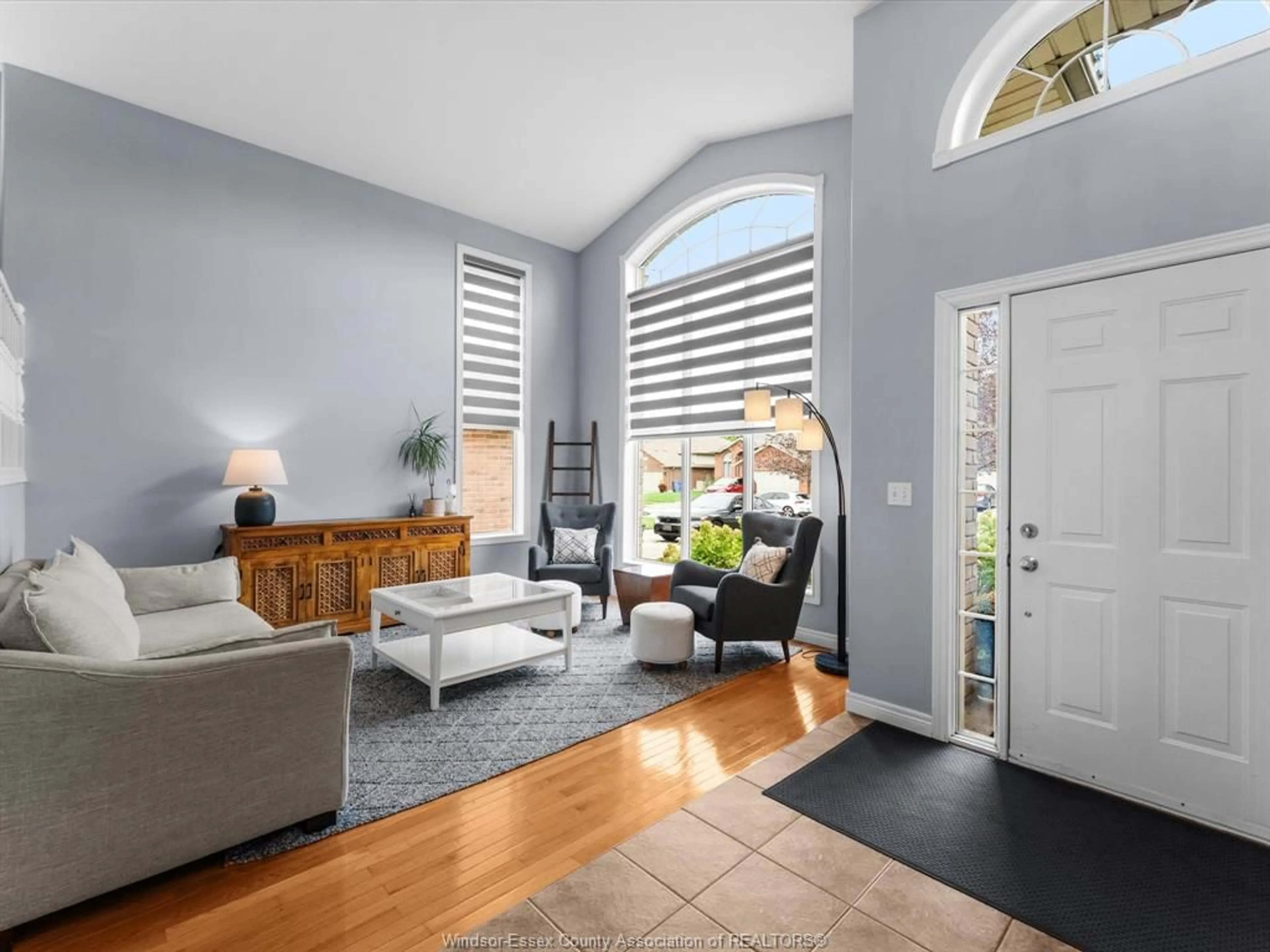 Indoor entryway for 1117 MONARCH MEADOWS Dr, Lakeshore Ontario N8L 0W5