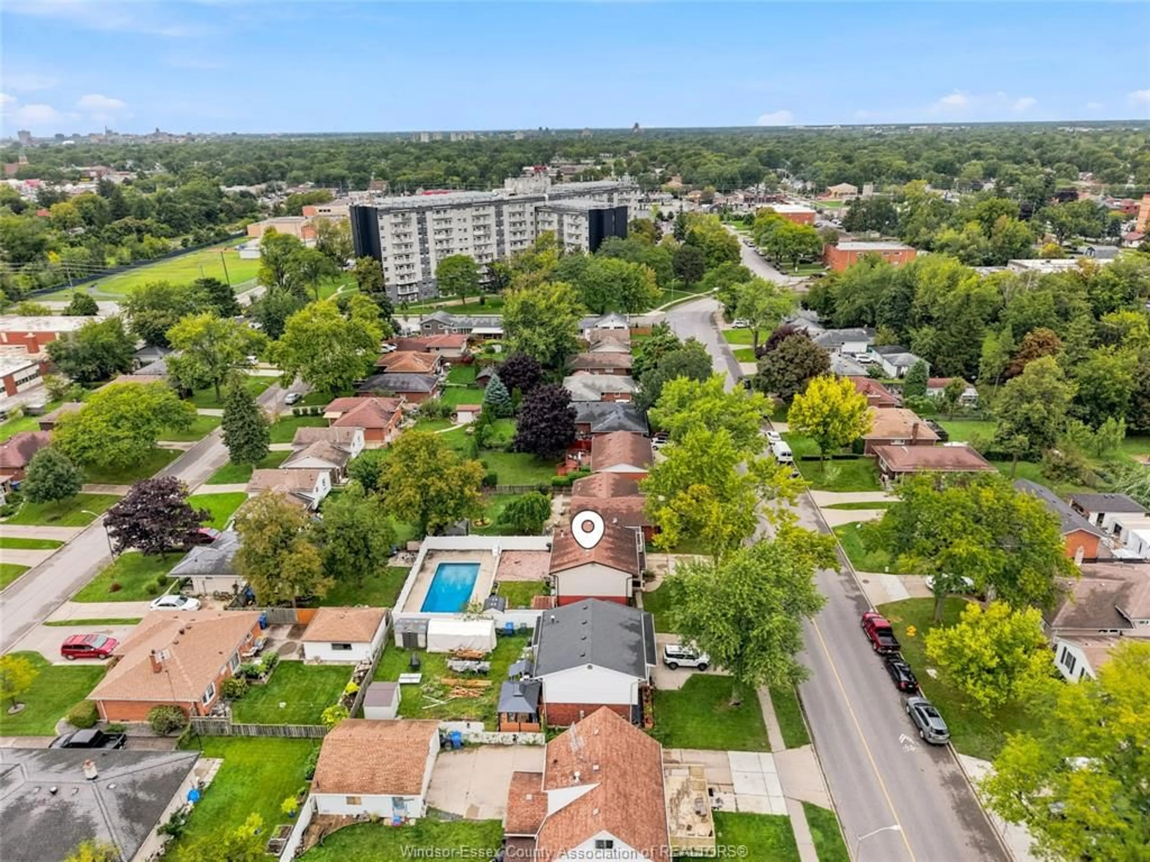 A pic from outside/outdoor area/front of a property/back of a property/a pic from drone, unknown for 2547 RIVARD Ave, Windsor Ontario N8T 2H4