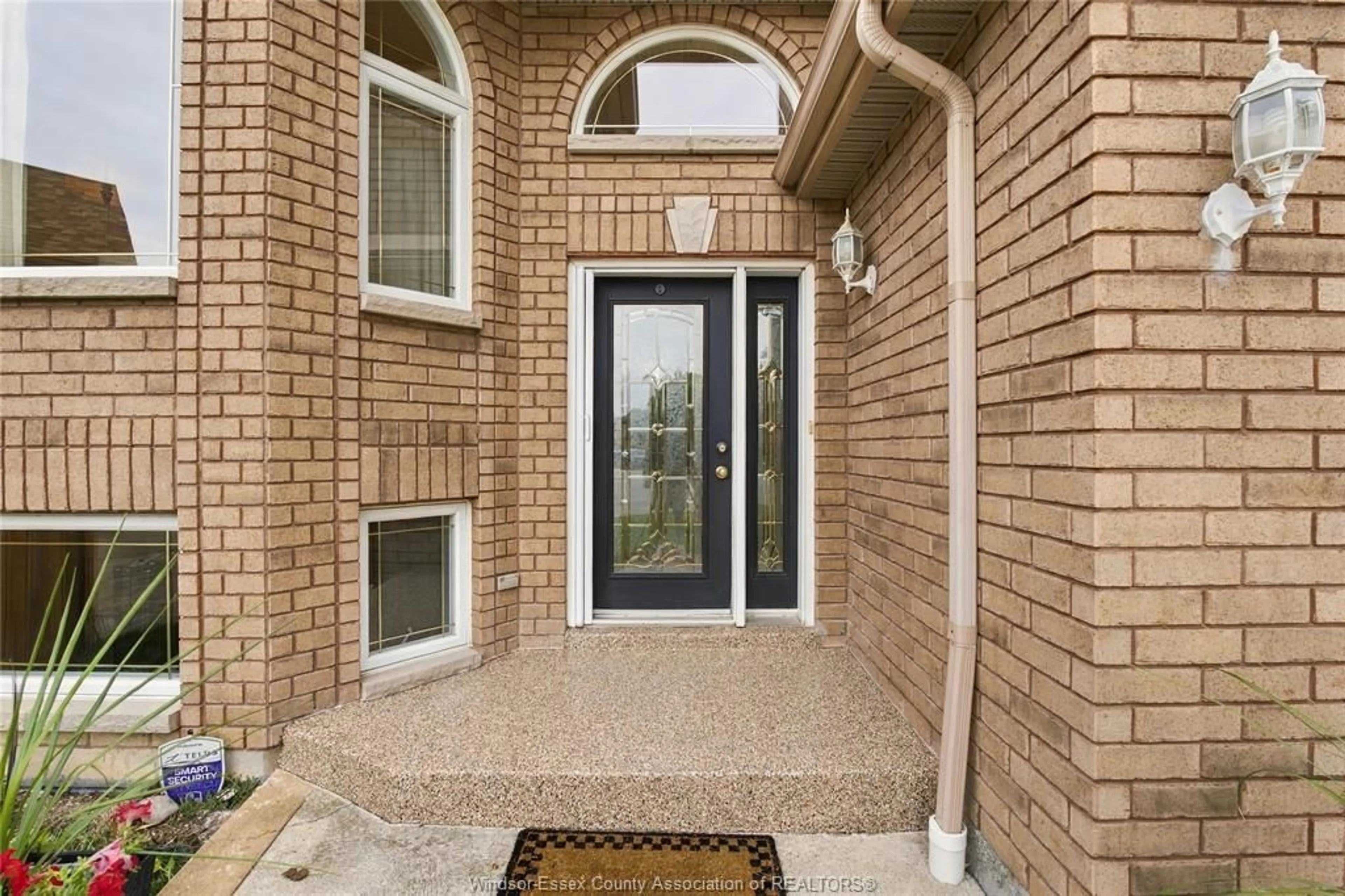 Indoor entryway for 1352 MERIDIAN, Windsor Ontario N9G 2Z8