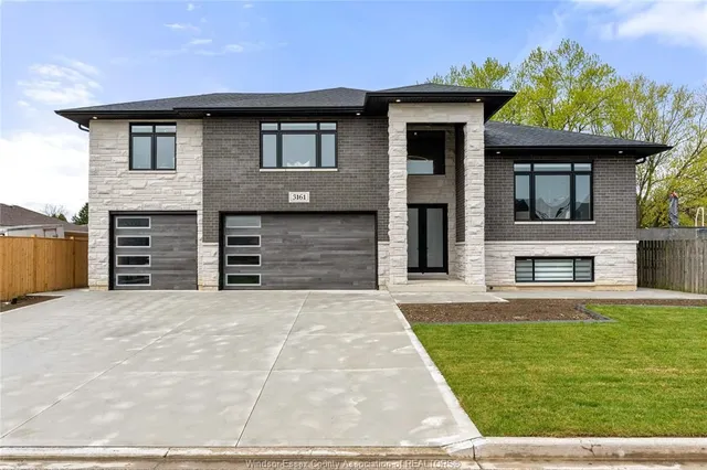 3161 MCROBBIE, Windsor