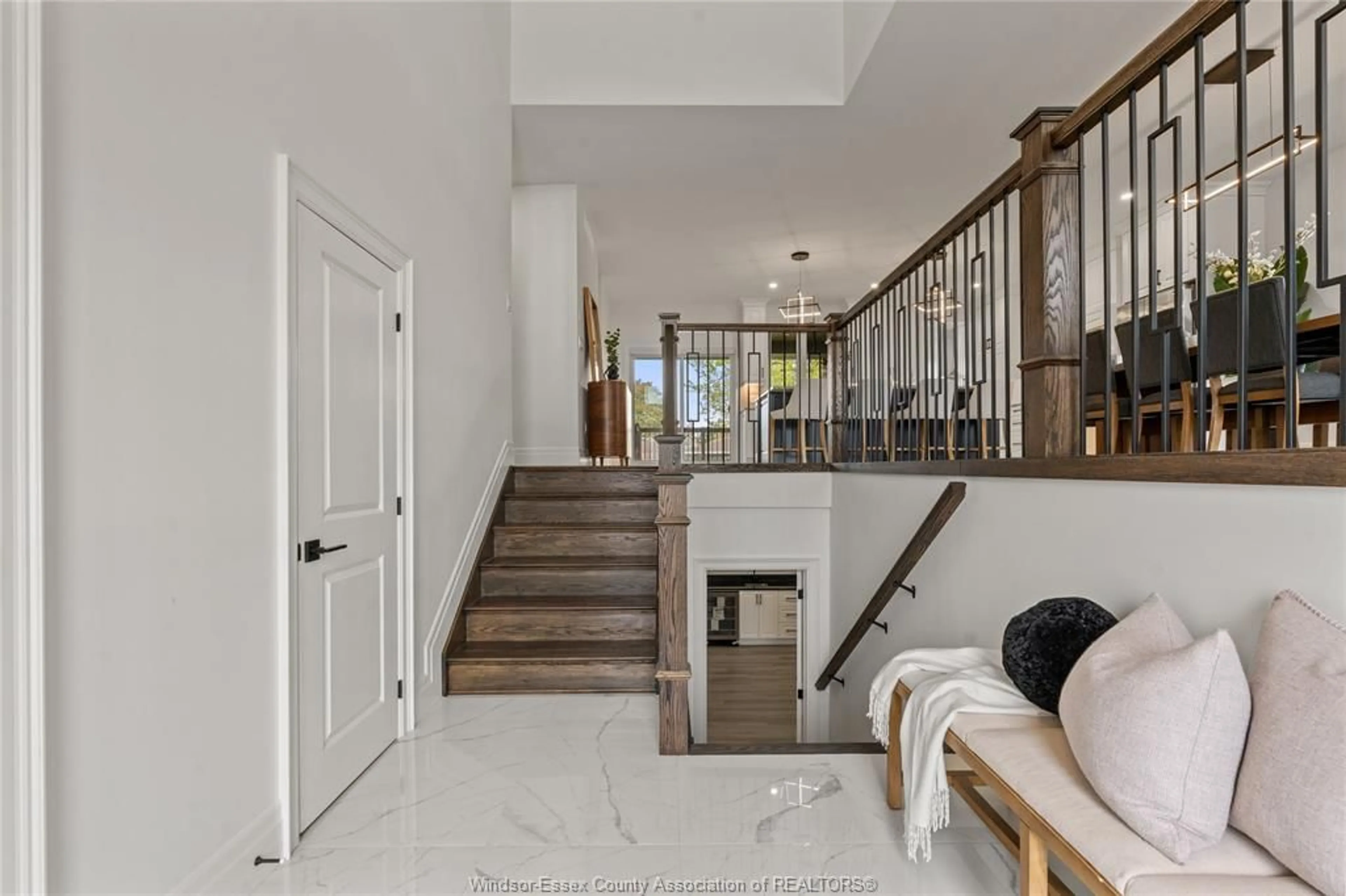 Indoor foyer for 3161 MCROBBIE, Windsor Ontario N8R 0A2