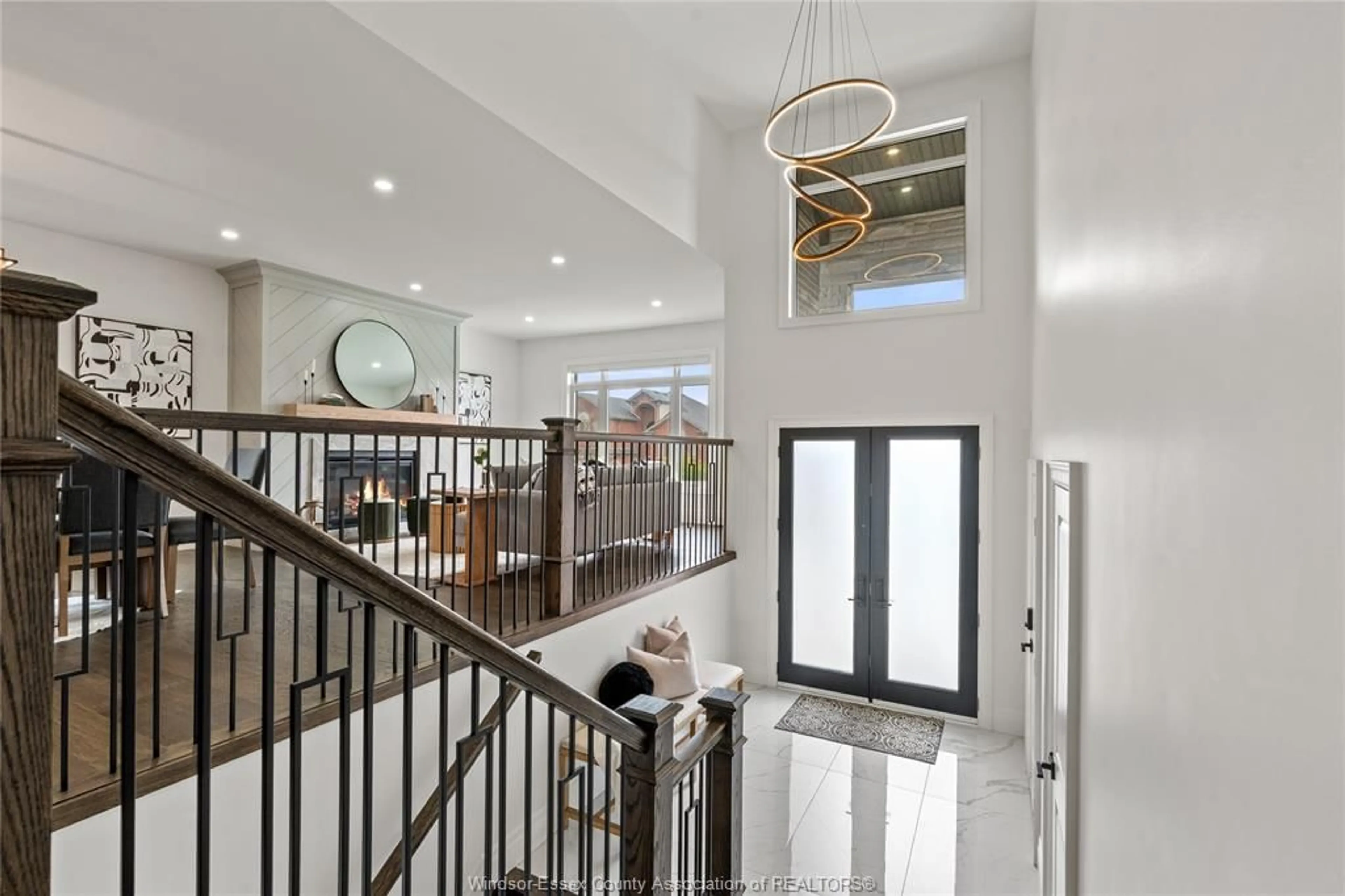 Indoor foyer for 3161 MCROBBIE, Windsor Ontario N8R 0A2