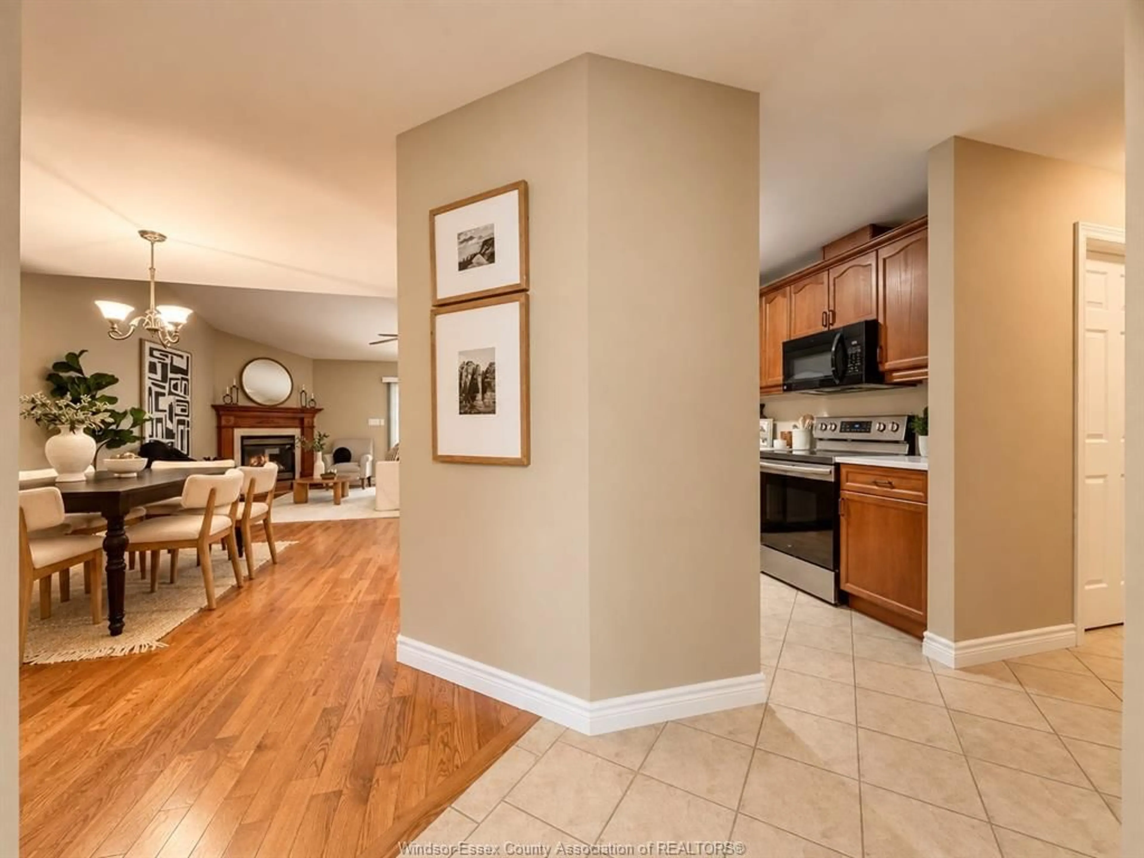 Open concept kitchen, ceramic/tile floor for 11027 LEATHORNE, Windsor Ontario N8P 1W9