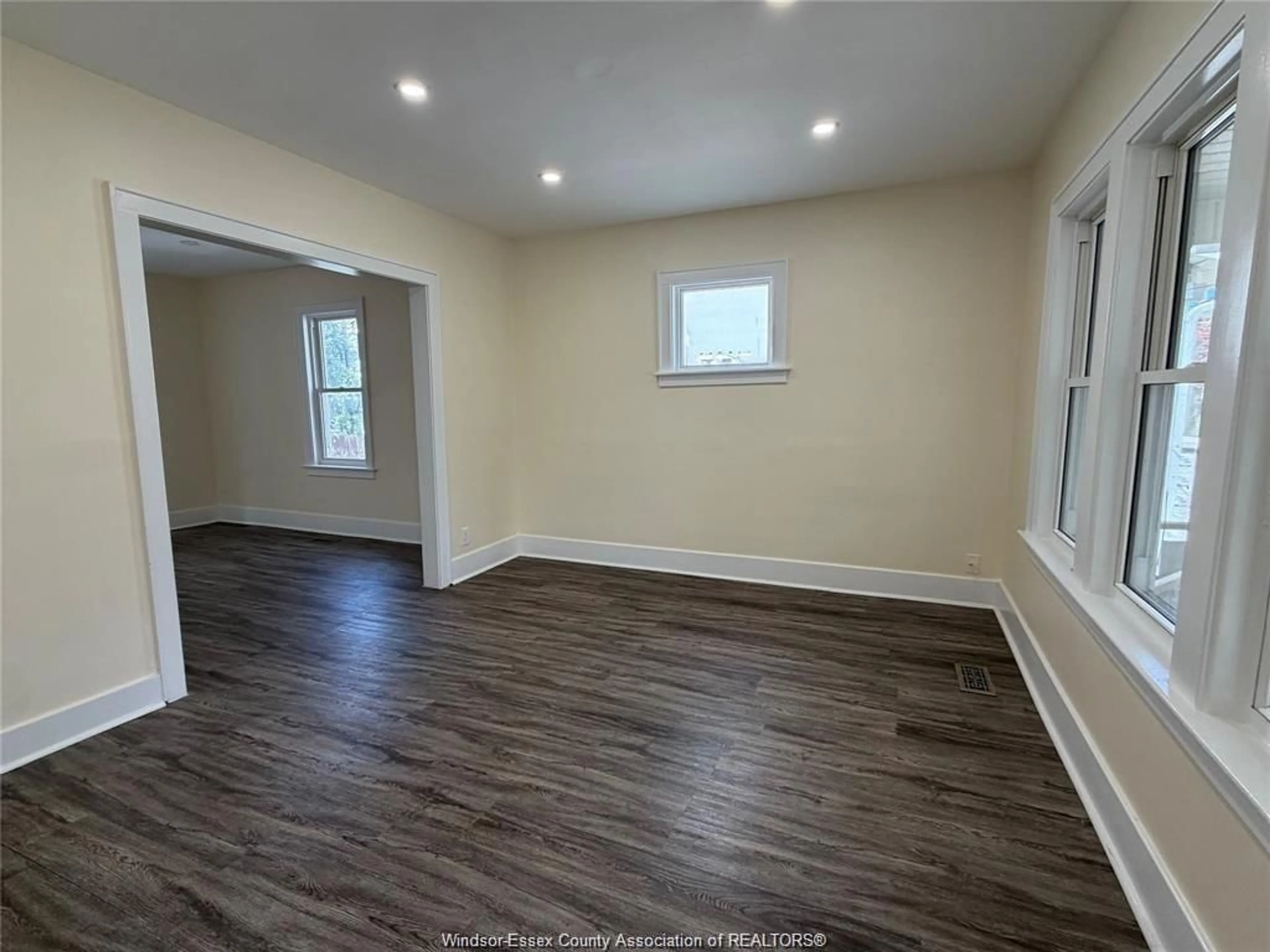 A pic of a room for 3272 BABY St, Windsor Ontario N9C 1K8