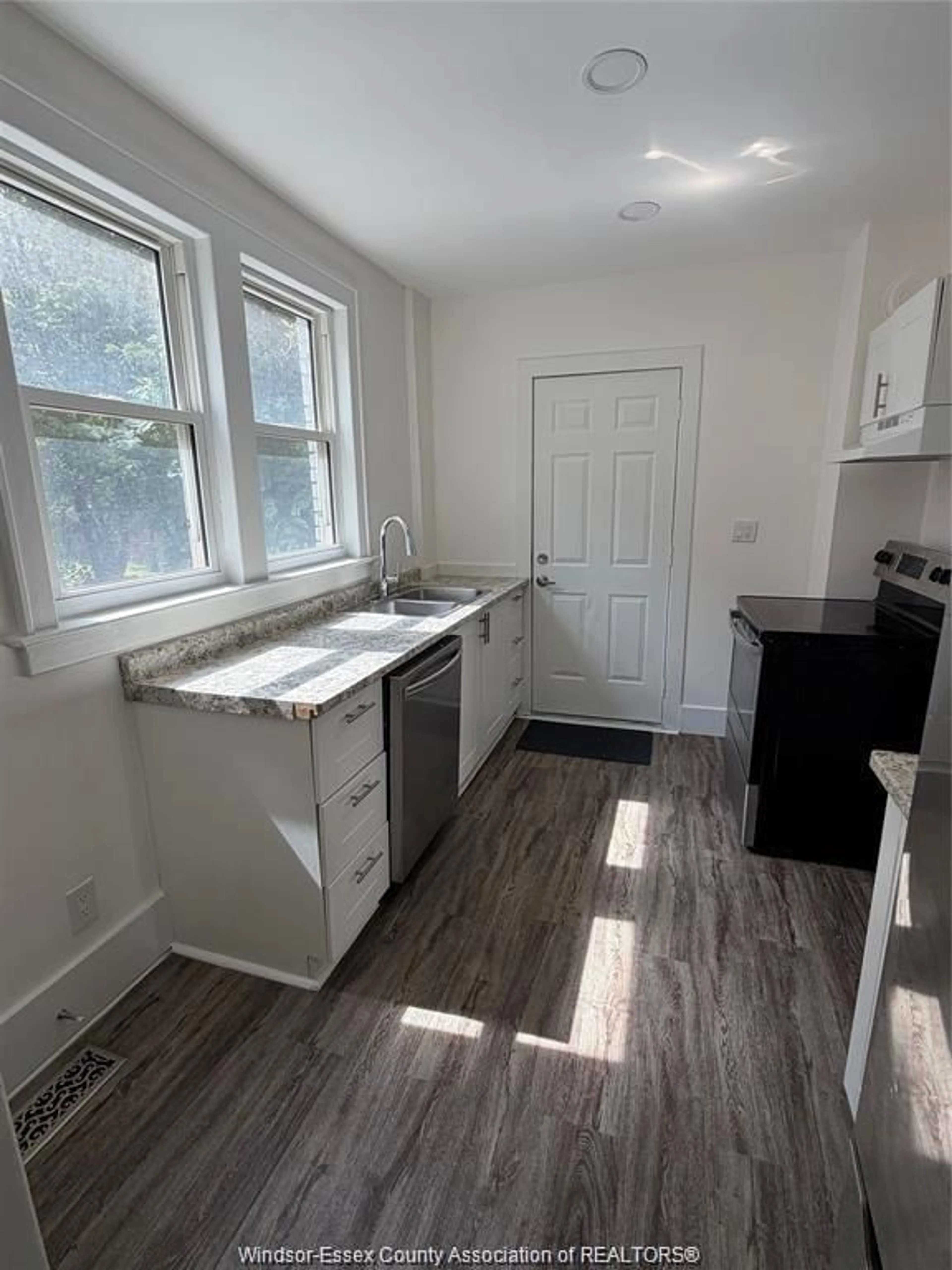 Standard kitchen, unknown for 3272 BABY St, Windsor Ontario N9C 1K8