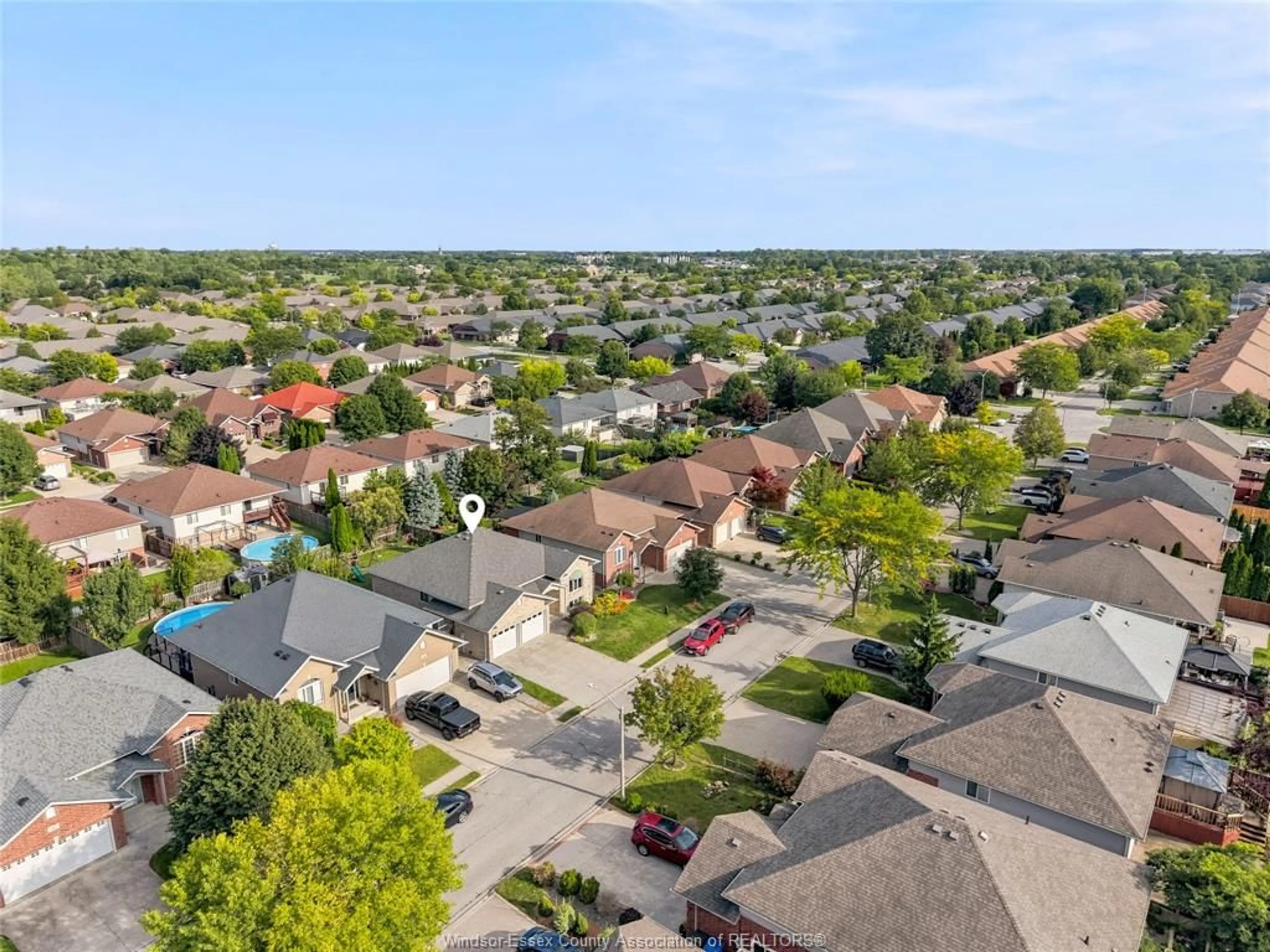 A pic from outside/outdoor area/front of a property/back of a property/a pic from drone, street for 1596 MORNINGSTAR Ave, Windsor Ontario N8P 1P9