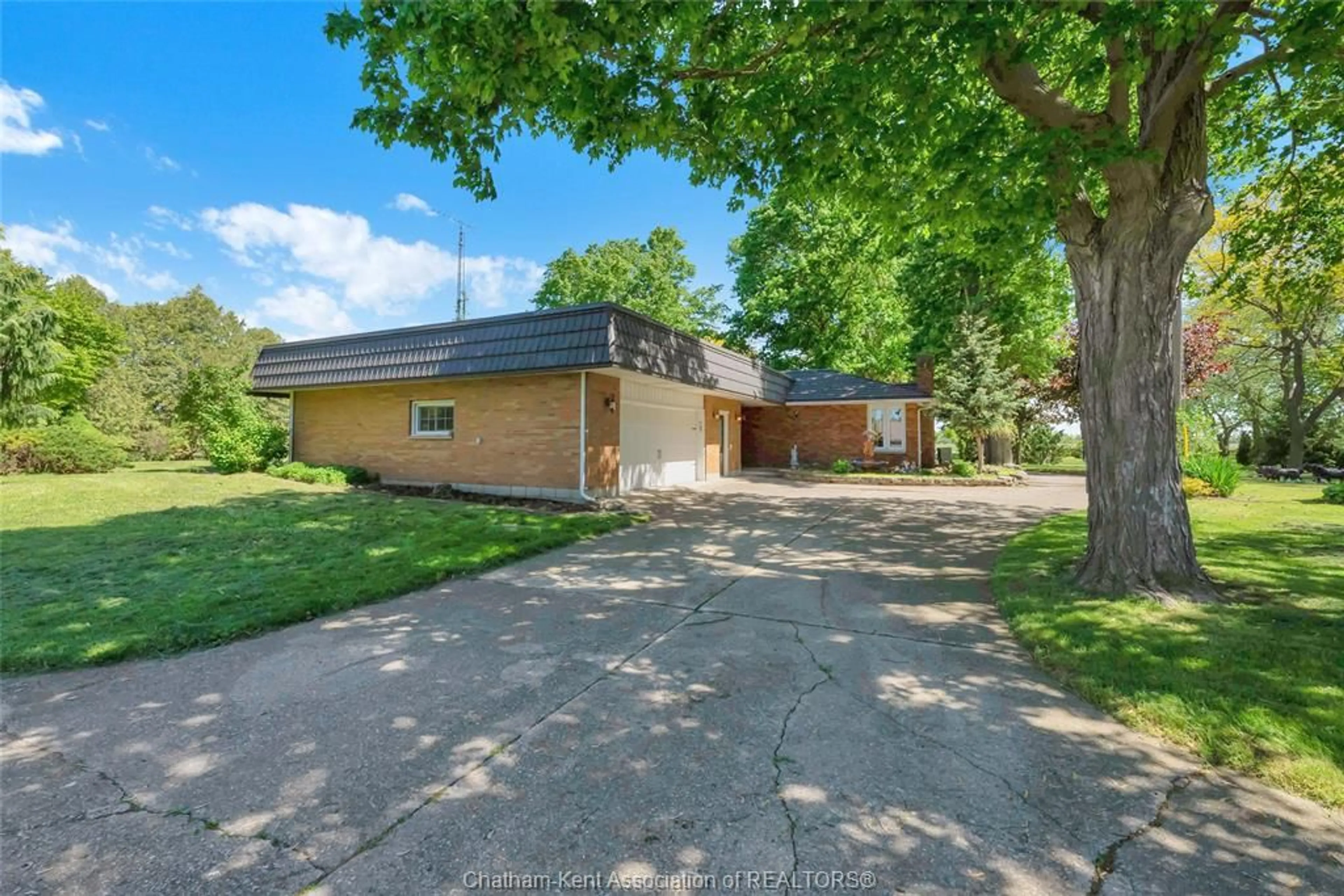 A pic from outside/outdoor area/front of a property/back of a property/a pic from drone, street for 20928 Victoria Rd, Ridgetown Ontario N0P 2C0