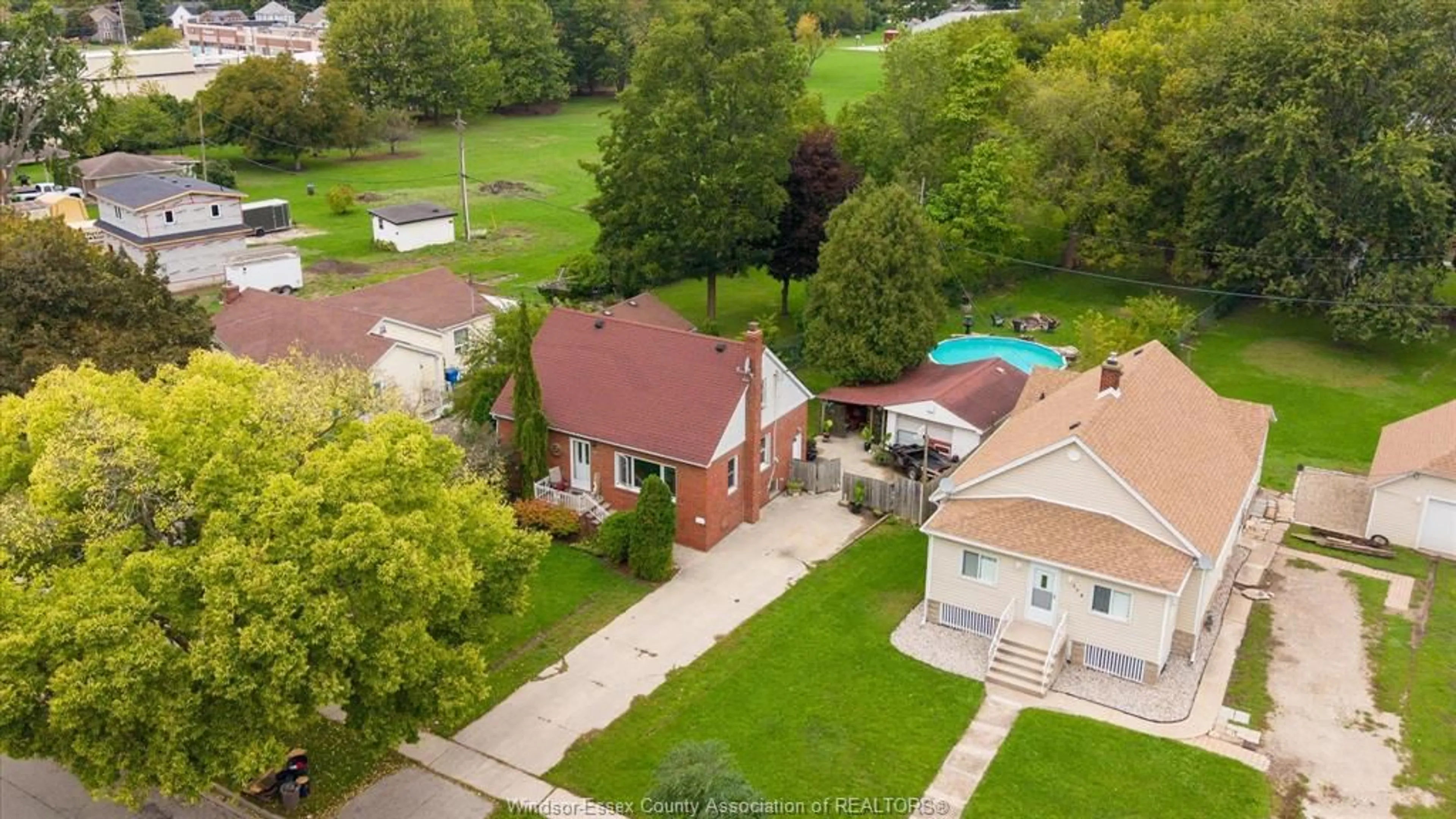 A pic from outside/outdoor area/front of a property/back of a property/a pic from drone, street for 170 FORT, Amherstburg Ontario N9V 1B8