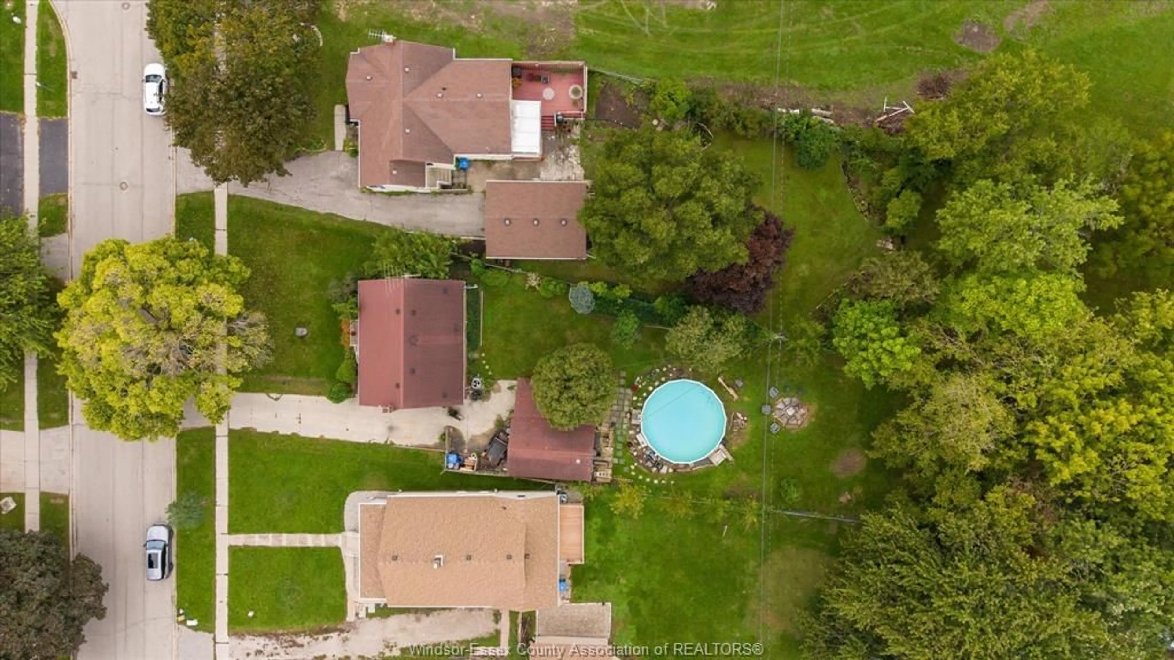 A pic from outside/outdoor area/front of a property/back of a property/a pic from drone, street for 170 FORT, Amherstburg Ontario N9V 1B8