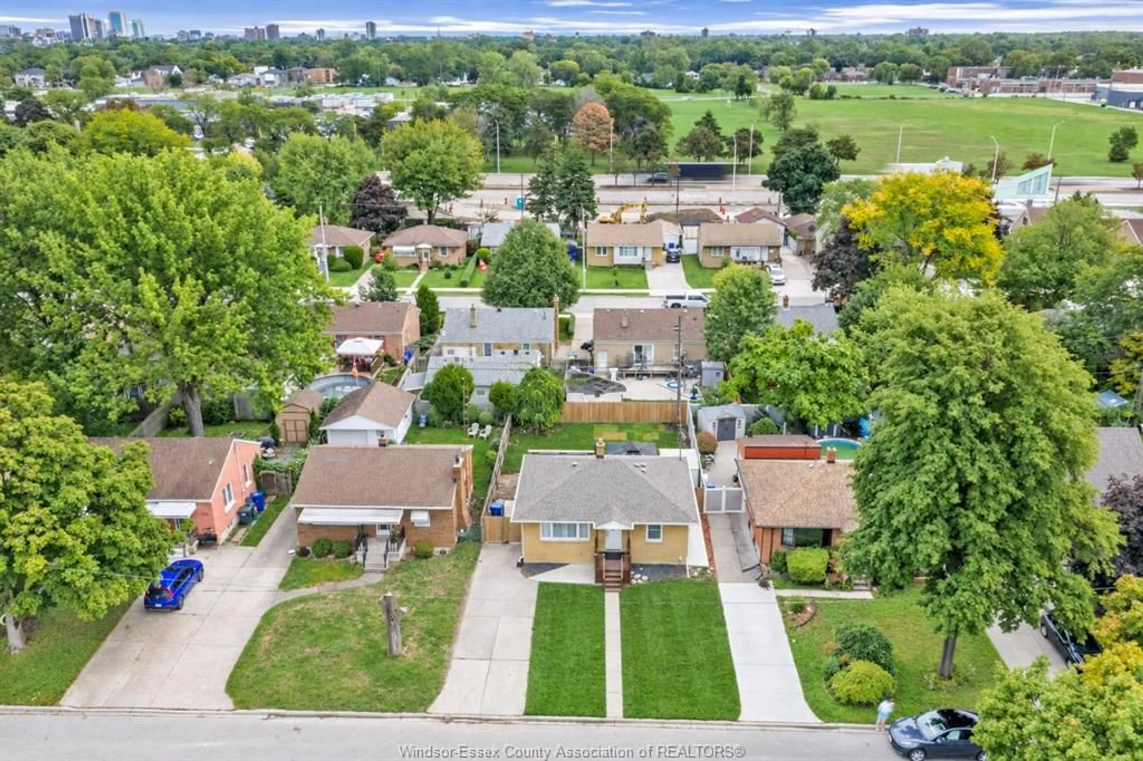 A pic from outside/outdoor area/front of a property/back of a property/a pic from drone, street for 1202 HARRISON, Windsor Ontario N9C 3J5