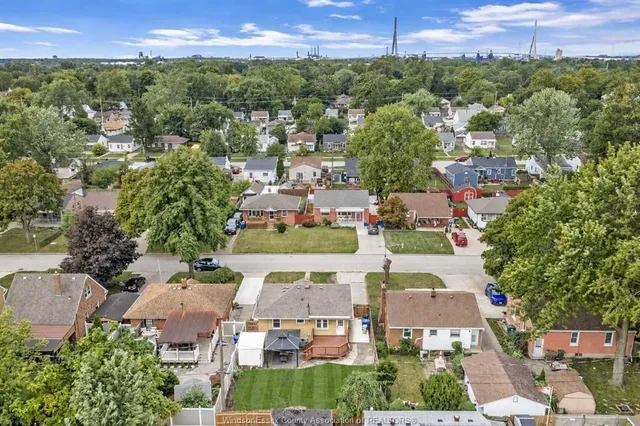 1202 HARRISON, Windsor 4