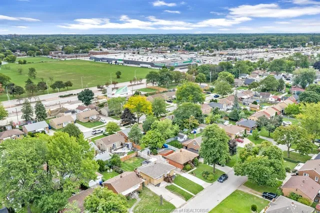 1202 HARRISON, Windsor 5