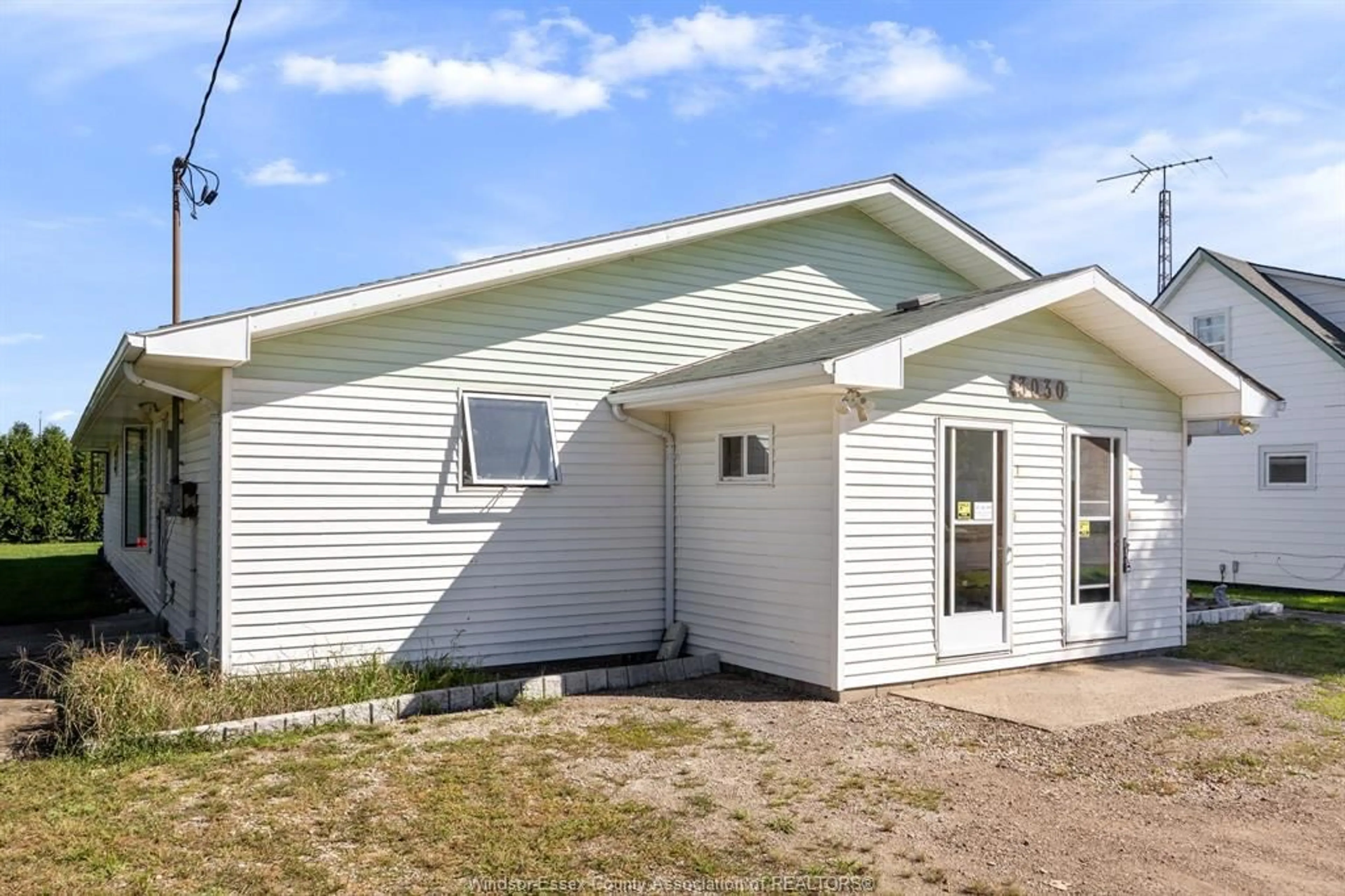 Home with vinyl exterior material, building for 3030 COUNTY RD 8, Staples Ontario N0P 2J0