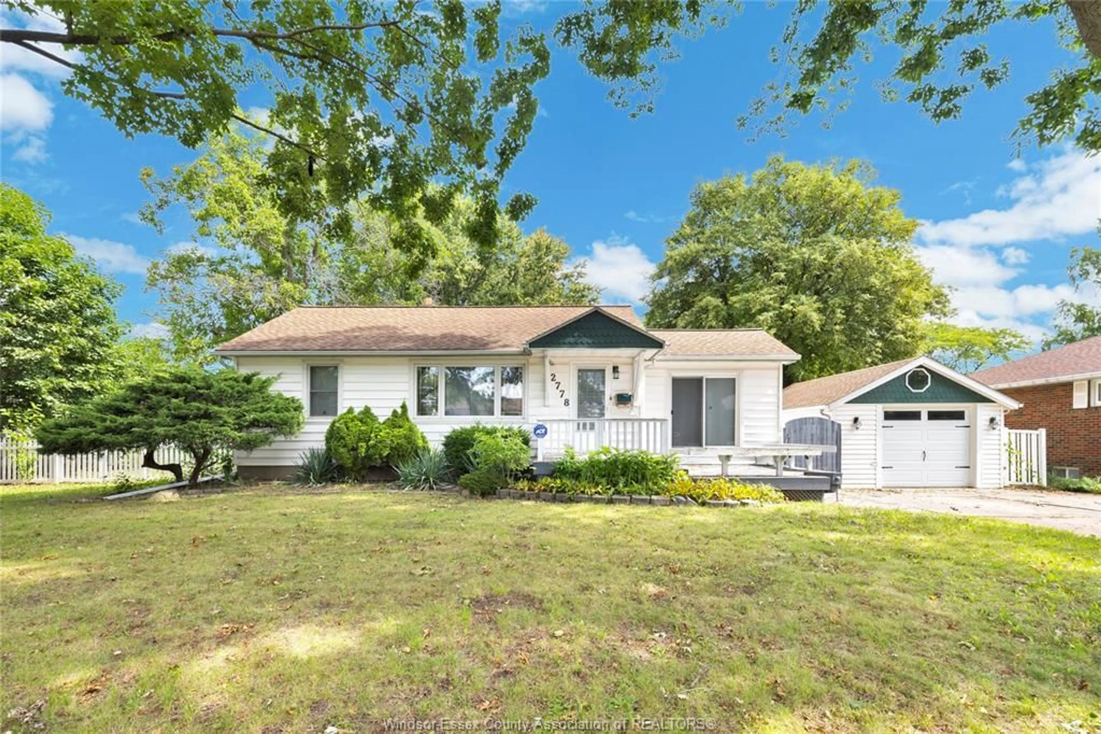 Home with vinyl exterior material, street for 2778 PRINCESS, Windsor Ontario N8T 1W4