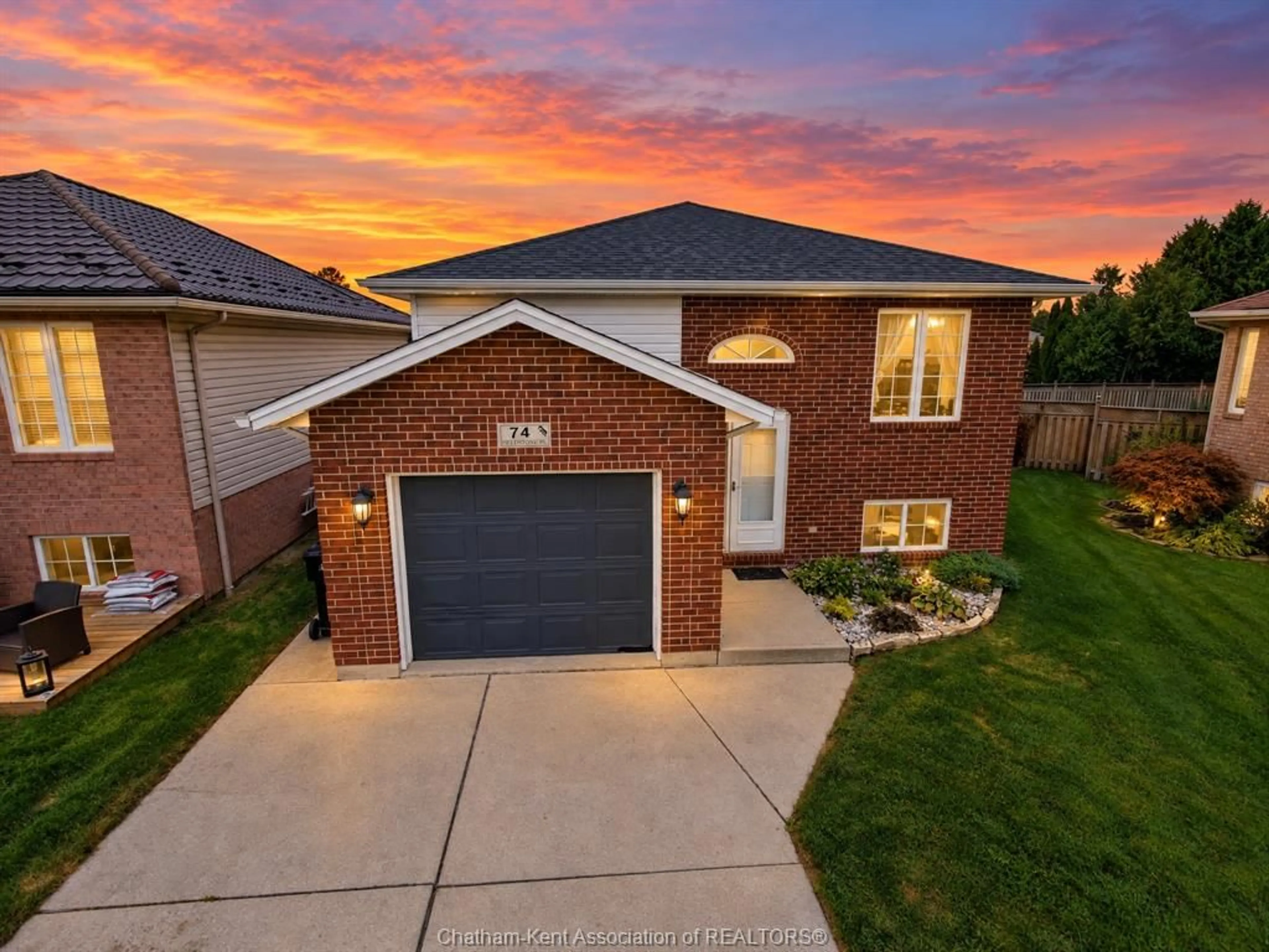 Home with brick exterior material, street for 74 Fieldstone Pl, Chatham Ontario N7L 5N1