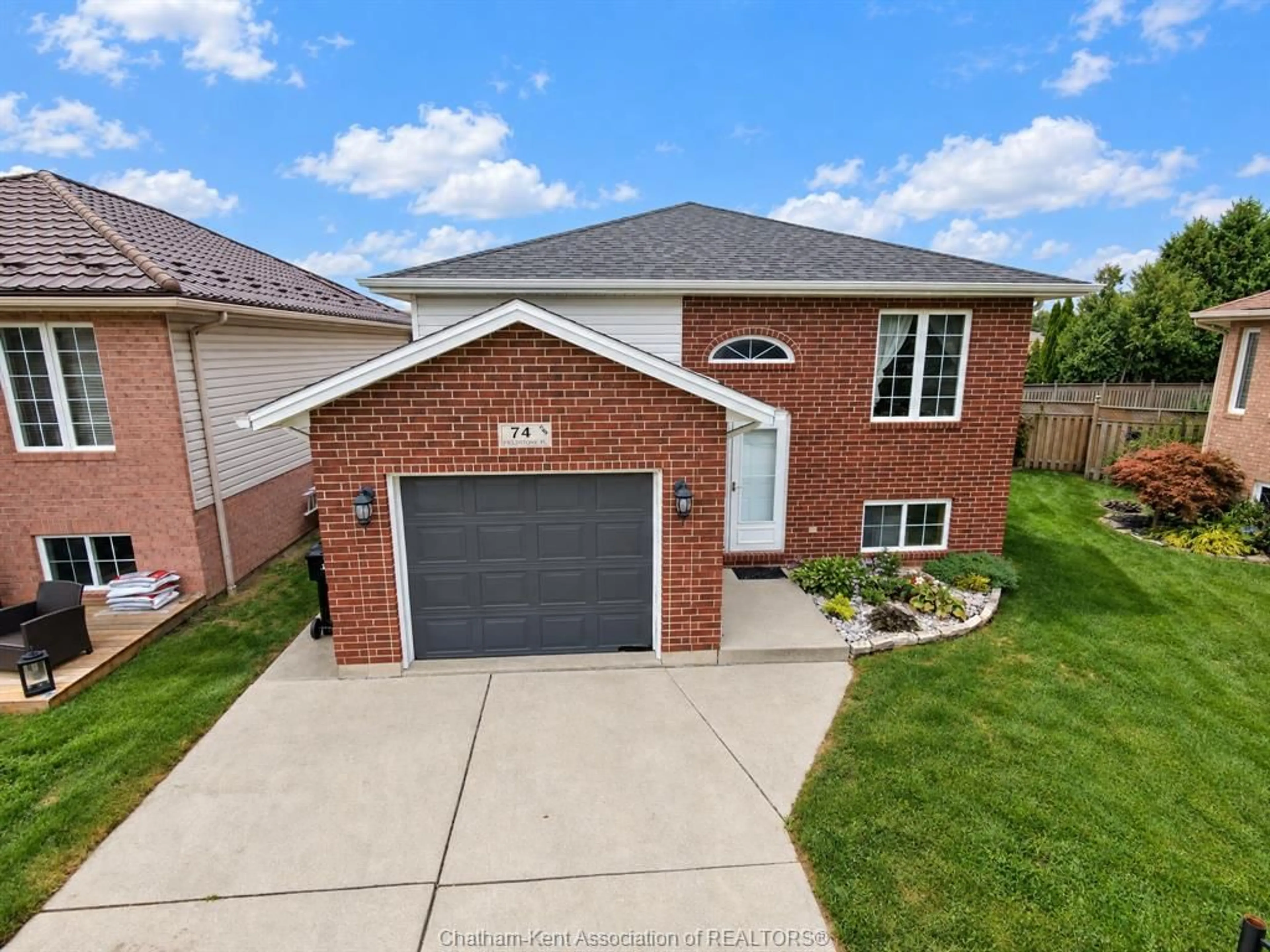 Home with brick exterior material, street for 74 Fieldstone Pl, Chatham Ontario N7L 5N1