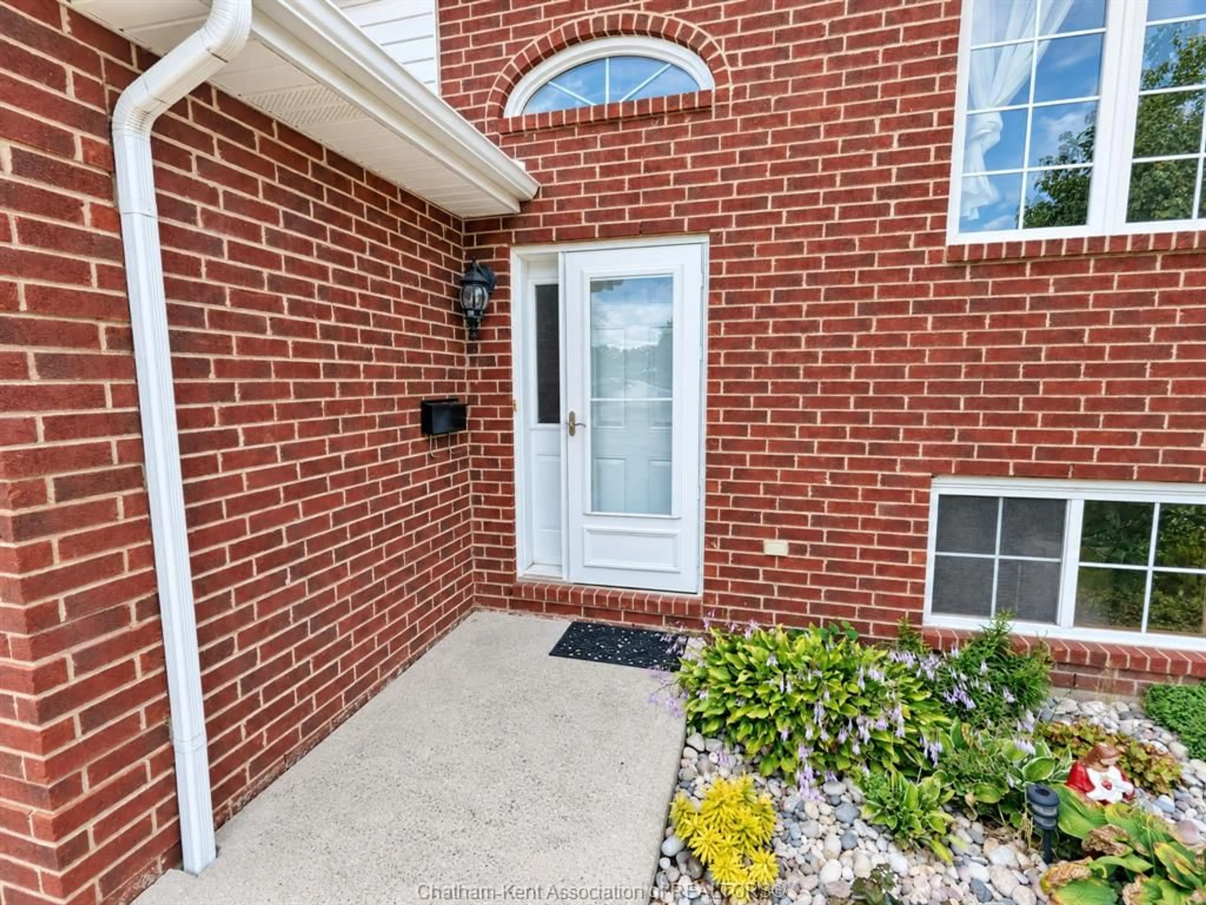 Home with brick exterior material, street for 74 Fieldstone Pl, Chatham Ontario N7L 5N1