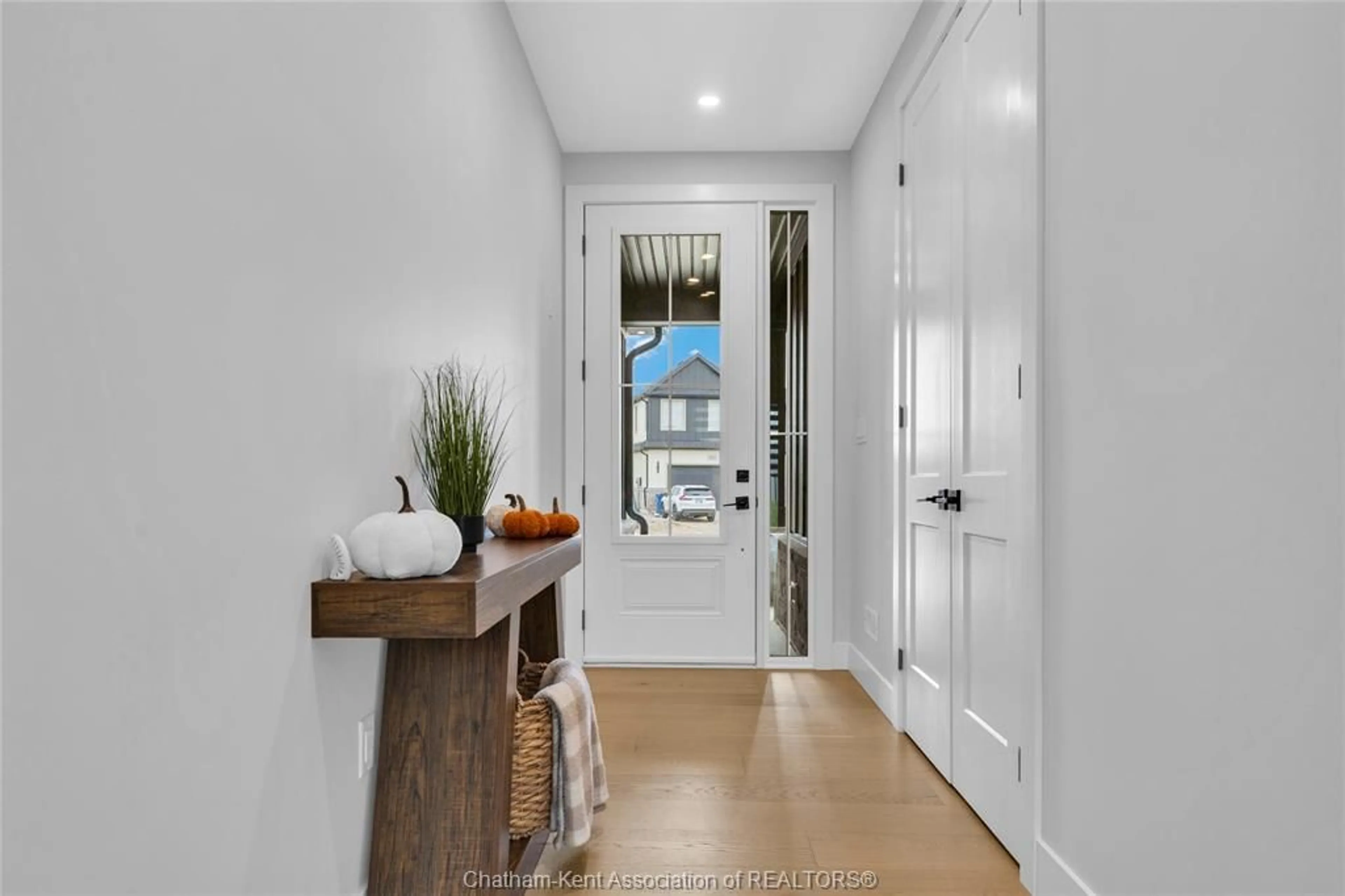 Indoor entryway for 111 Bloomington Way, Chatham Ontario N7L 0H2