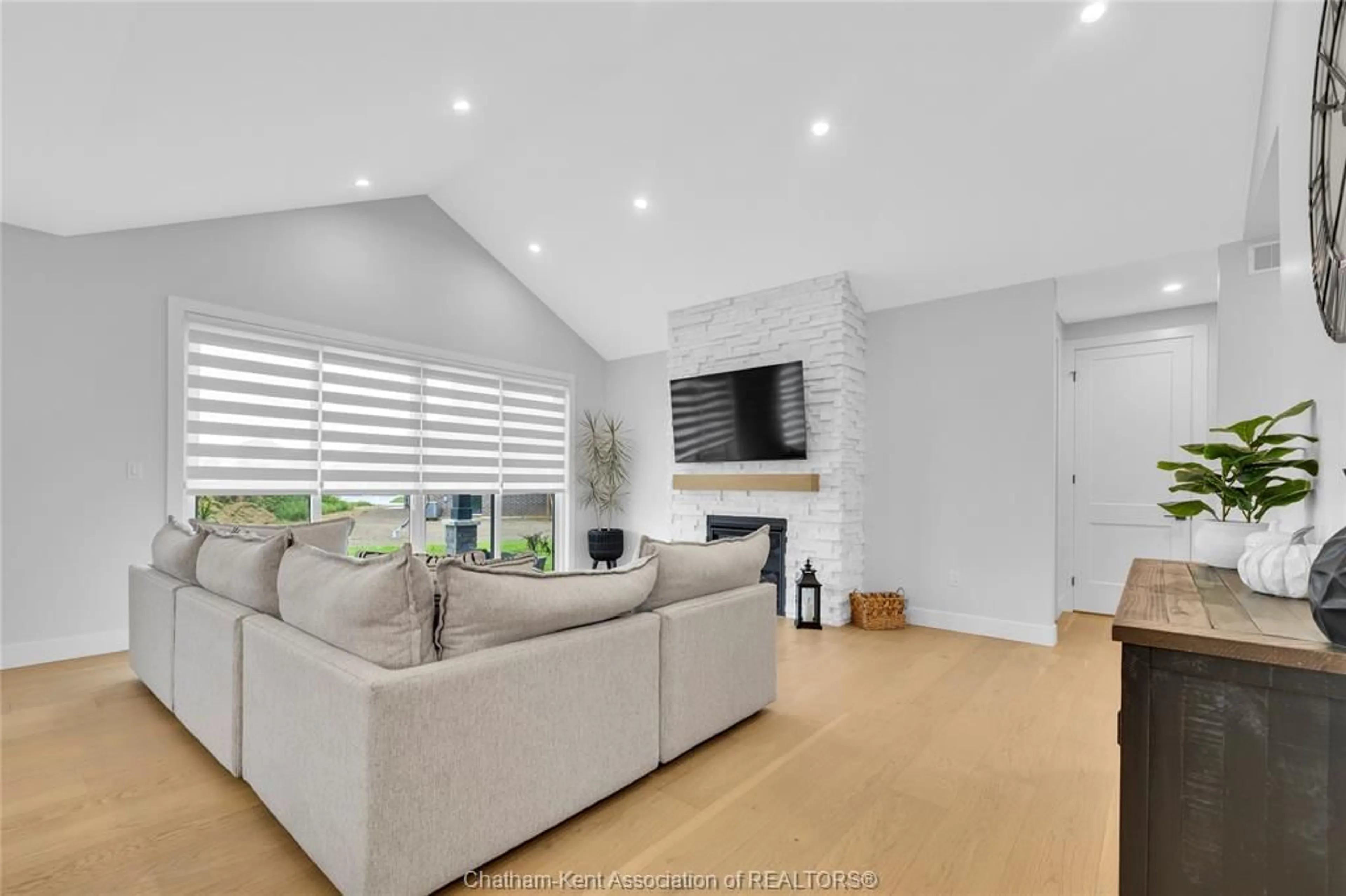 Living room with furniture, unknown for 111 Bloomington Way, Chatham Ontario N7L 0H2