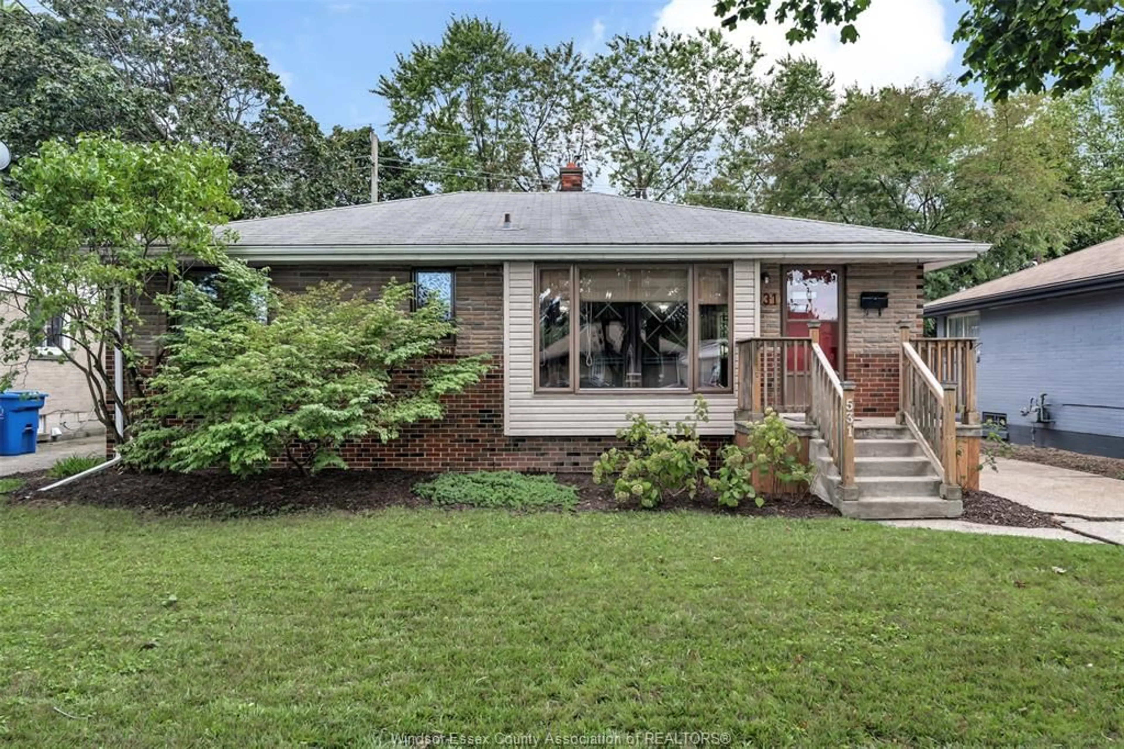 Home with vinyl exterior material, street for 531 ISACK Dr, Windsor Ontario N8S 3W4