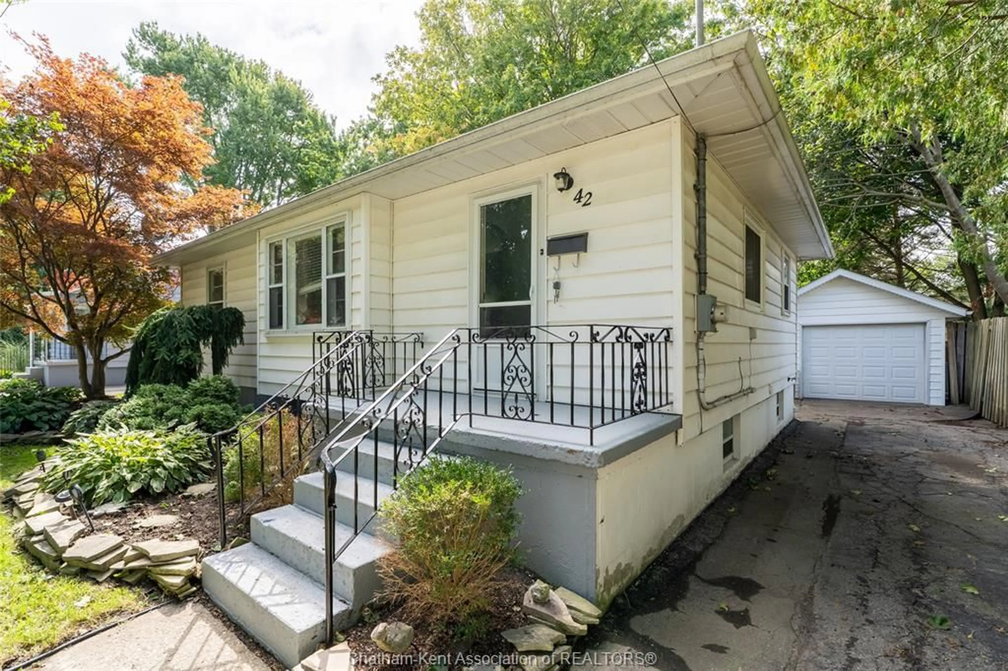 Home with vinyl exterior material, street for 42 Canterbury St, Chatham Ontario N7L 3S5