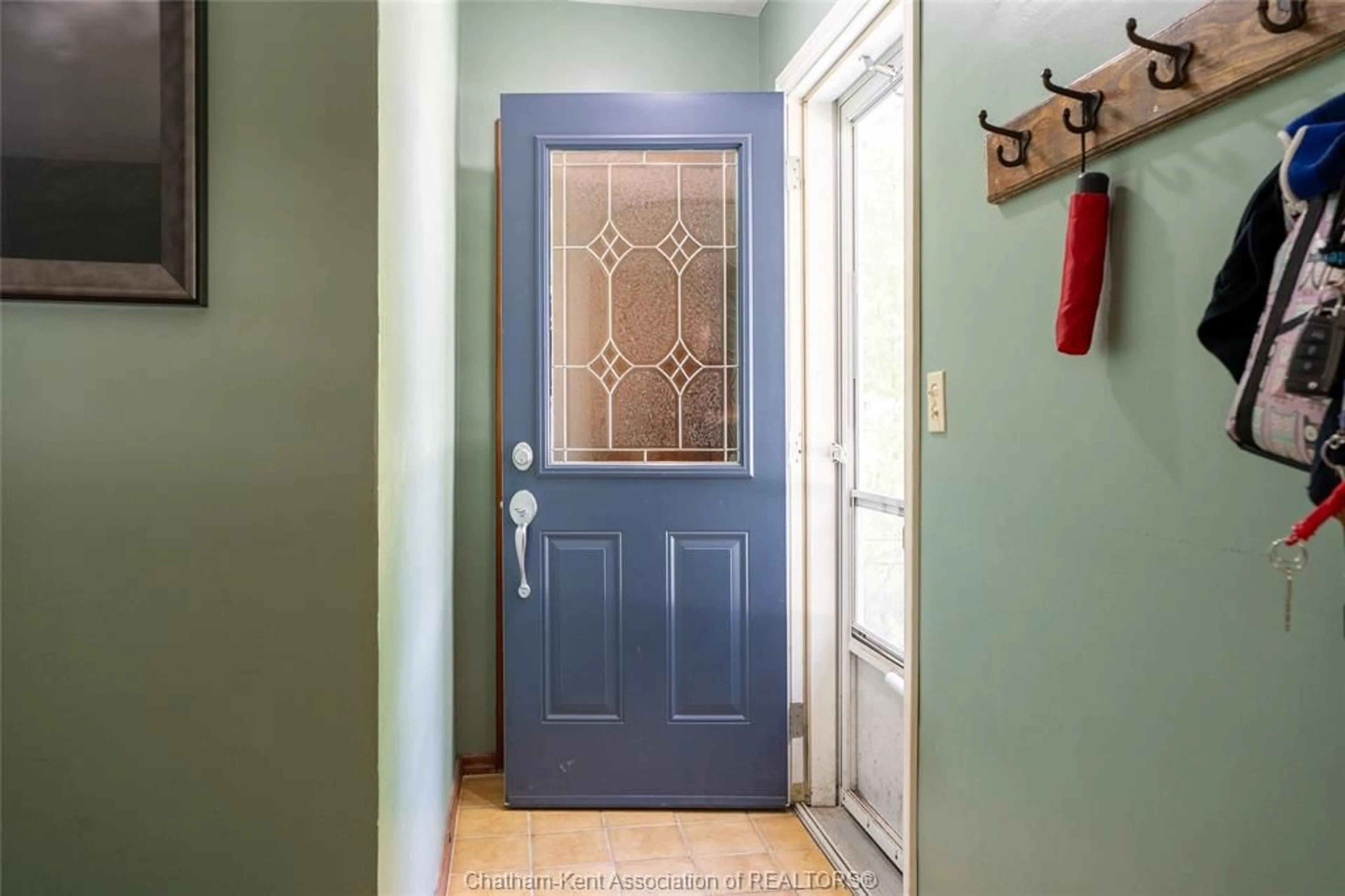 Indoor entryway for 42 Canterbury St, Chatham Ontario N7L 3S5