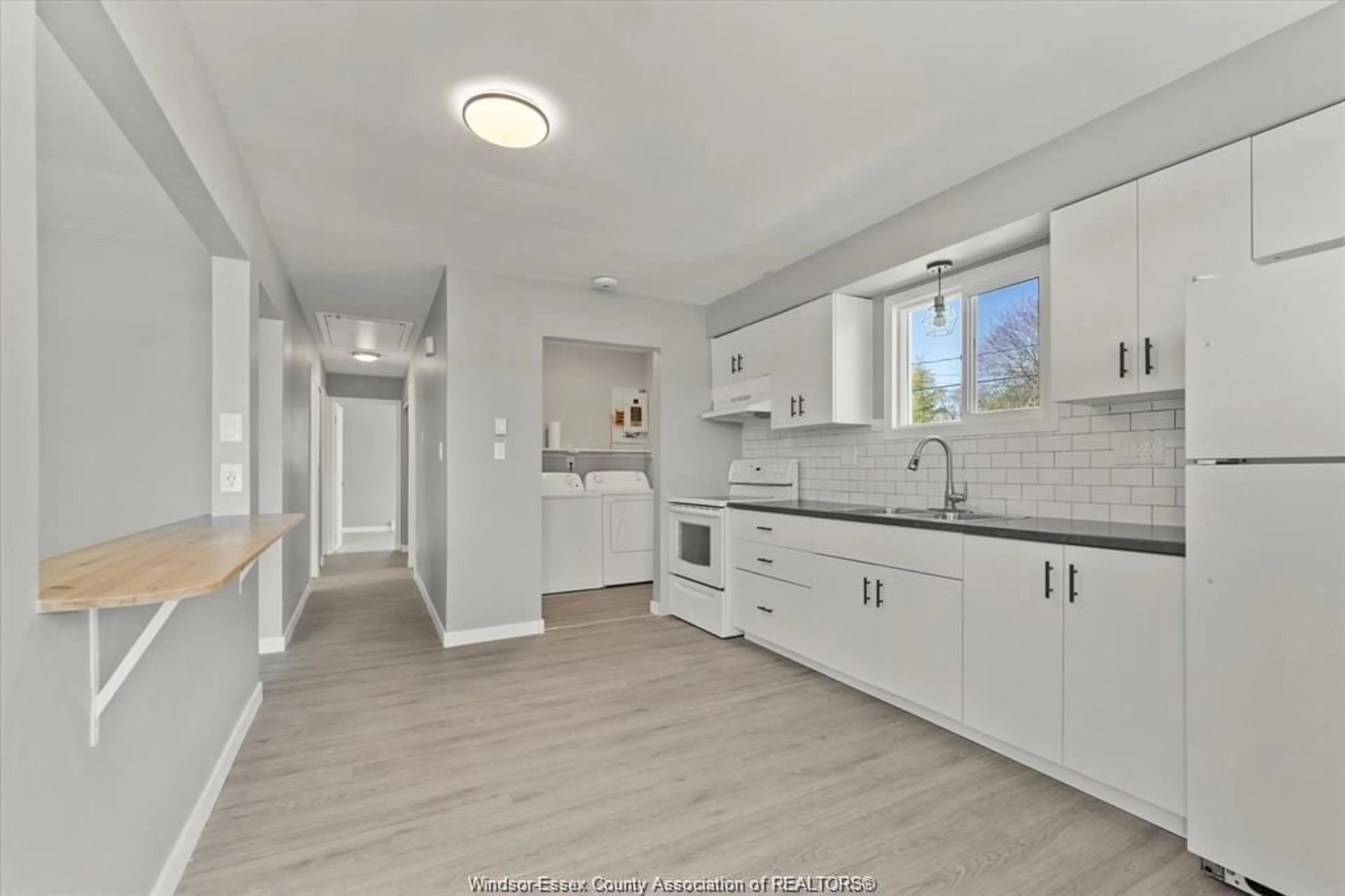 Open concept kitchen, unknown for 561 CHIPPAWA St, Windsor Ontario N9C 2W2
