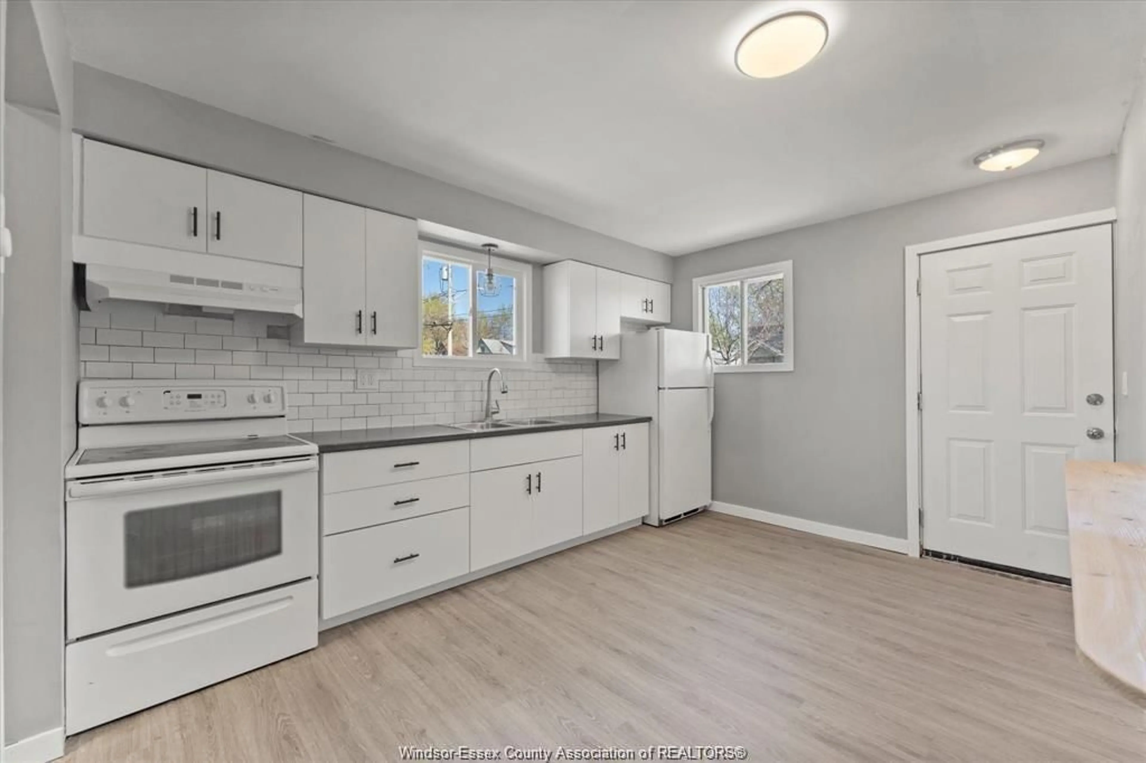 Open concept kitchen, unknown for 561 CHIPPAWA St, Windsor Ontario N9C 2W2
