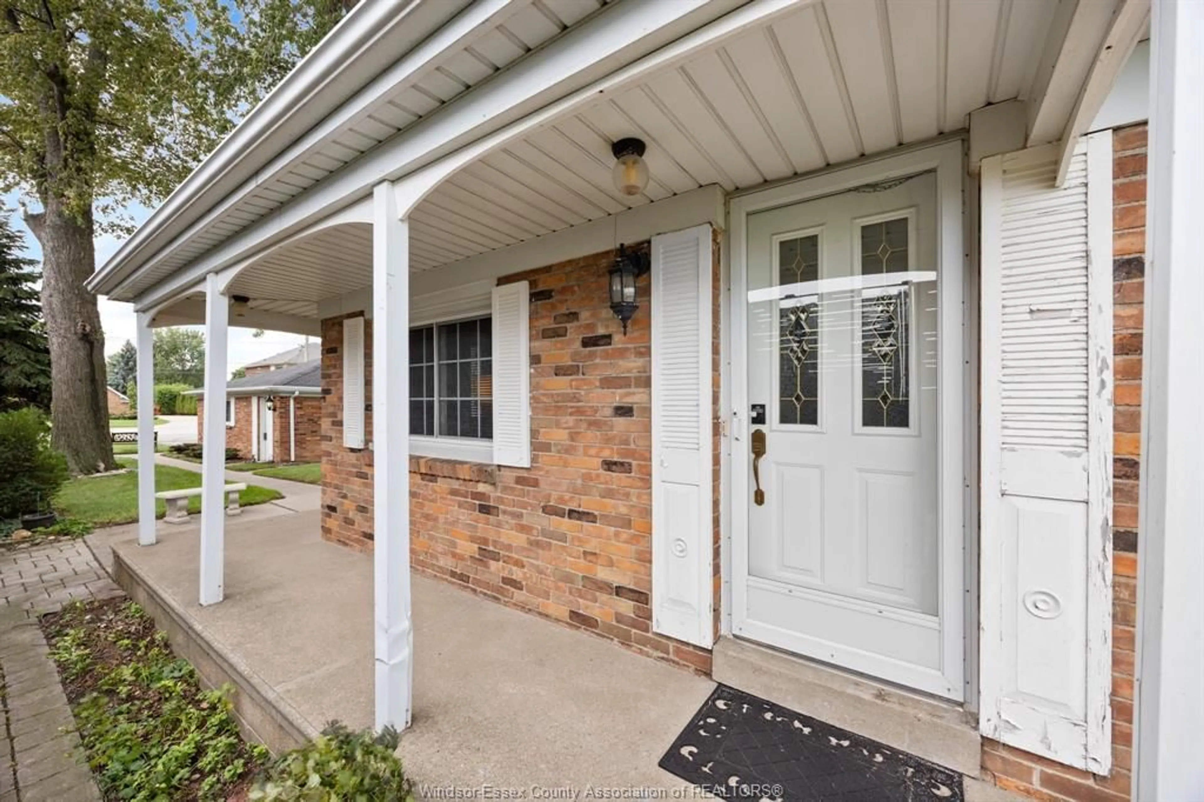 Unknown for 13122 Riverside Dr, Tecumseh Ontario N8N 2M7