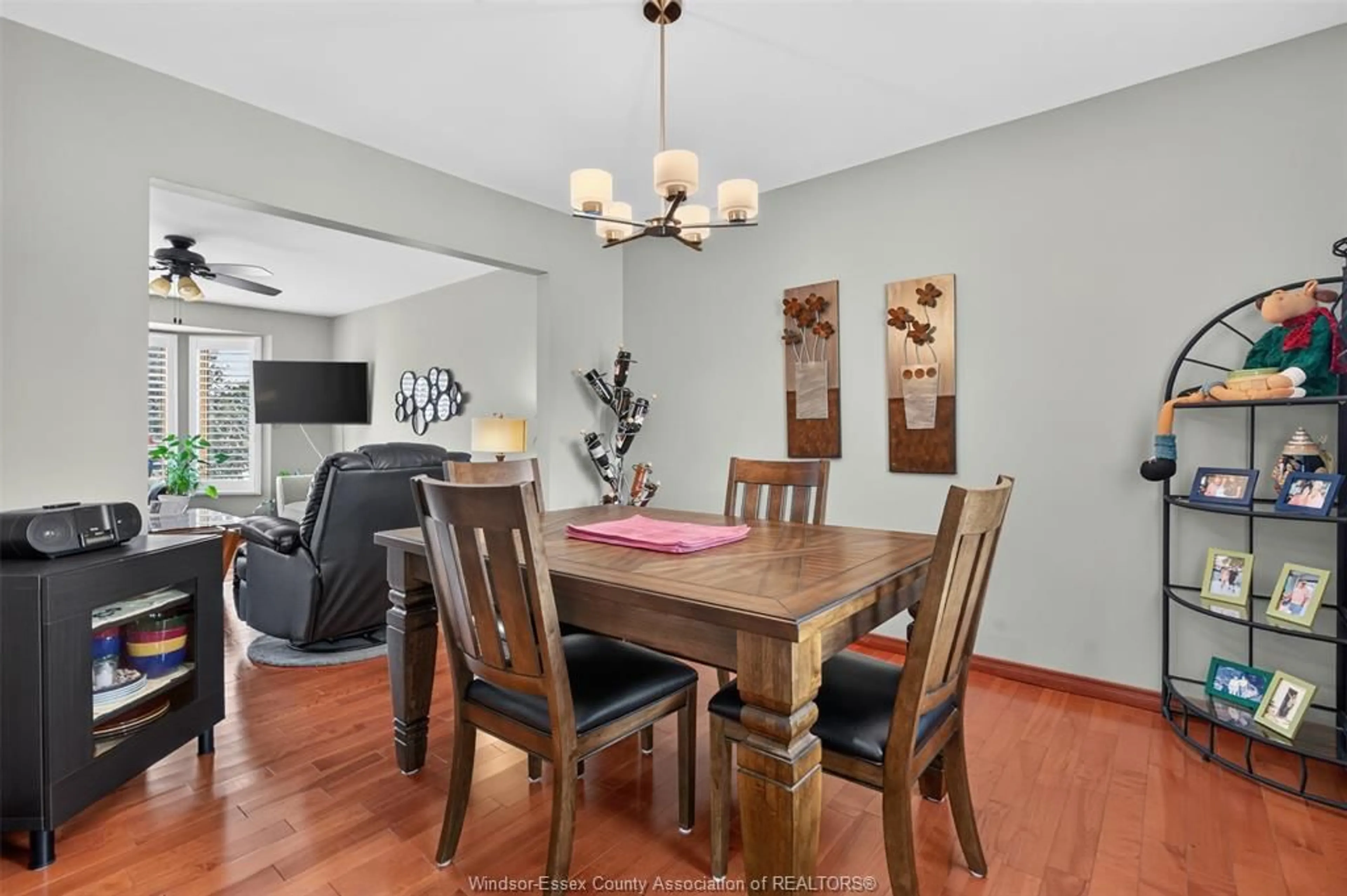 Dining room, wood/laminate floor for 13221 St. Gregory's, Tecumseh Ontario N8N 4M4