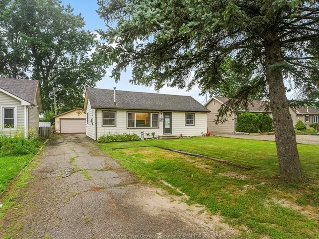 4 Standaert Rd, Chatham-Kent 3
