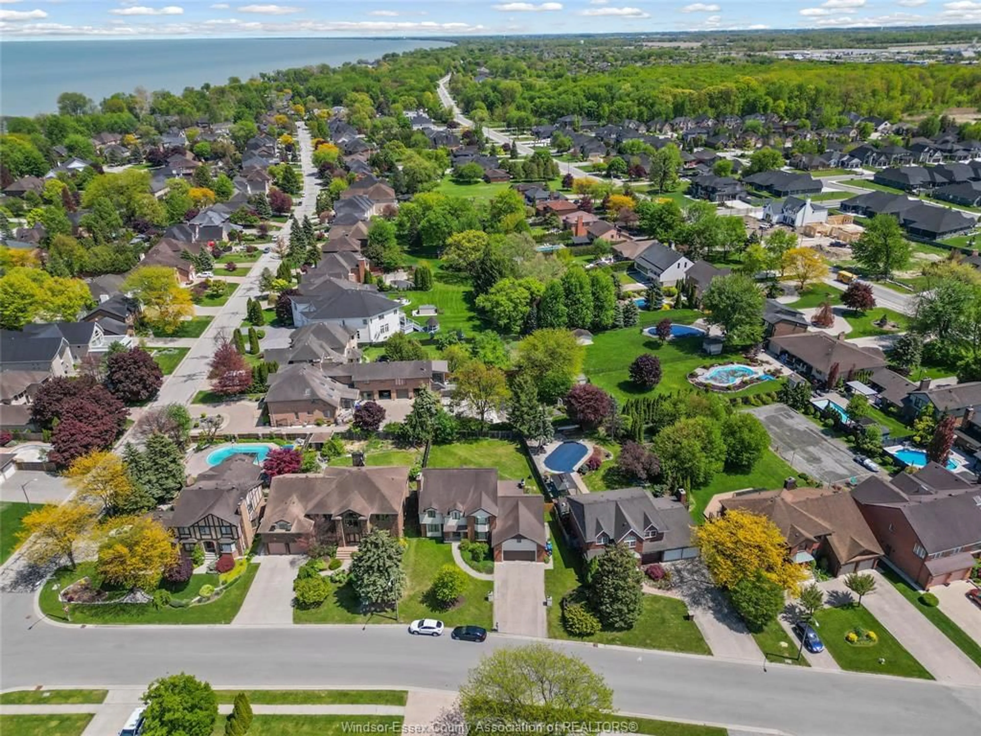 A pic from outside/outdoor area/front of a property/back of a property/a pic from drone, street for 28 CLEOPHAS Dr, Lakeshore Ontario N8N 4J9