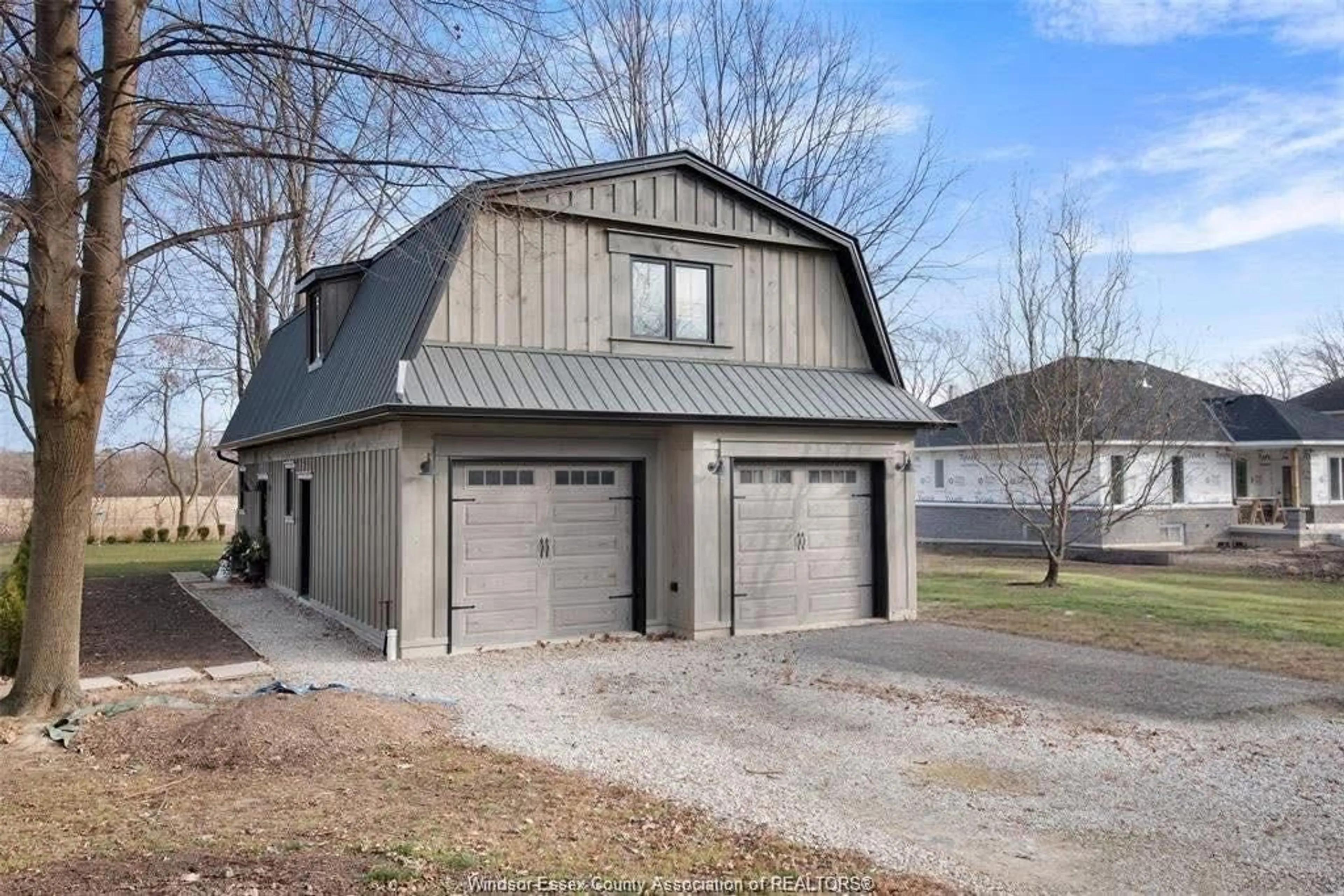 Indoor garage for 942 ERIE Ave, Kingsville Ontario N9Y 3E2