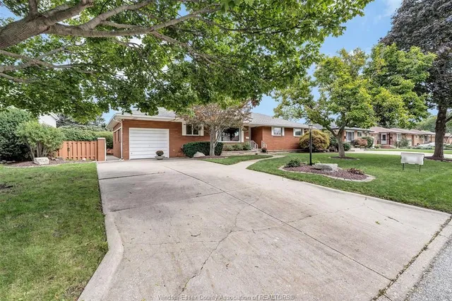 2360 LEONARD Rd, Windsor 2
