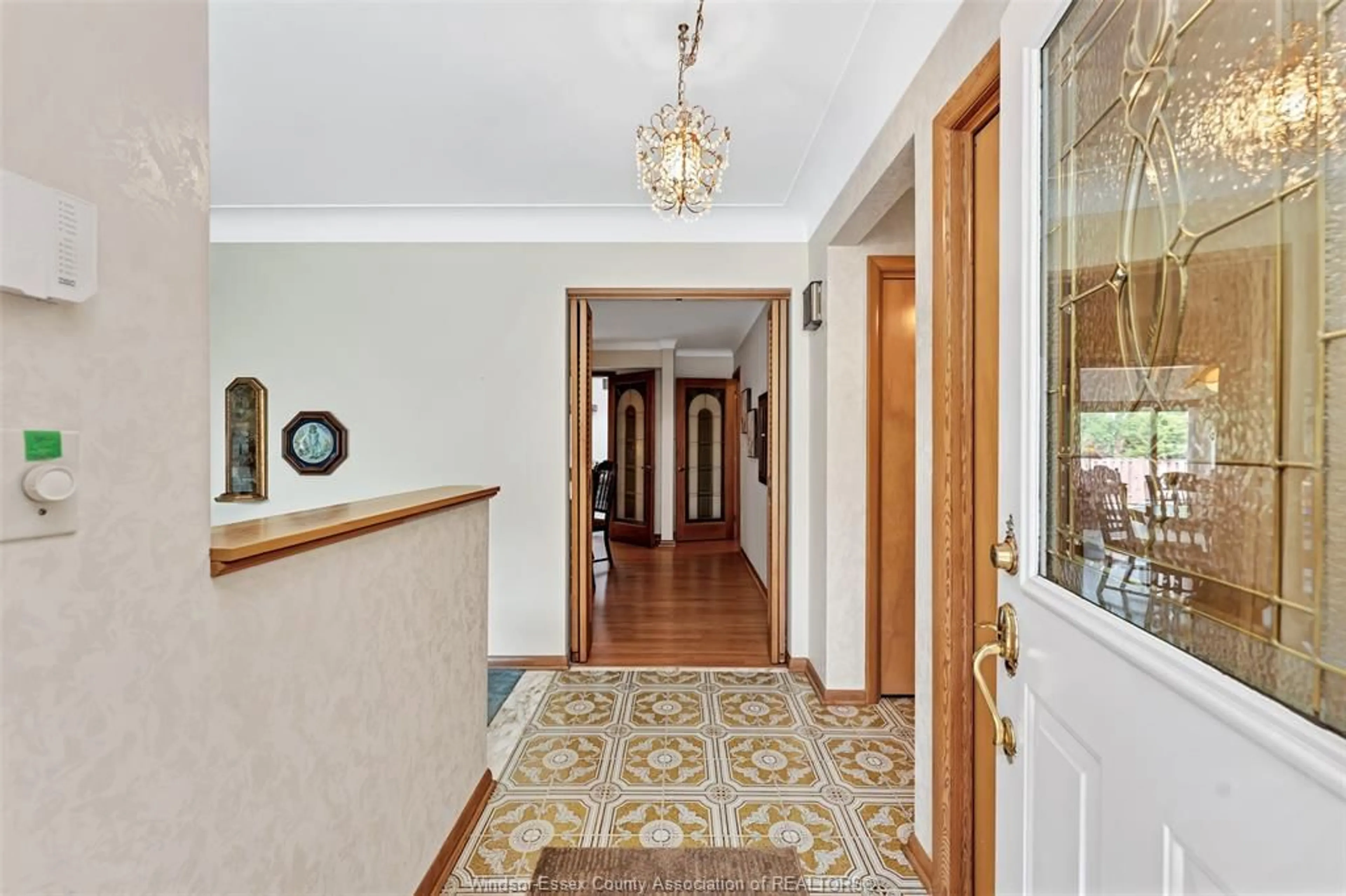 Indoor foyer for 2360 LEONARD Rd, Windsor Ontario N8W 4L7