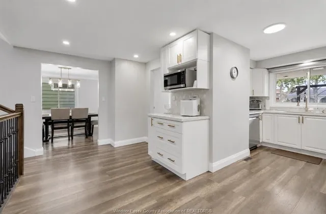 9335 ESPLANADE, Windsor 3