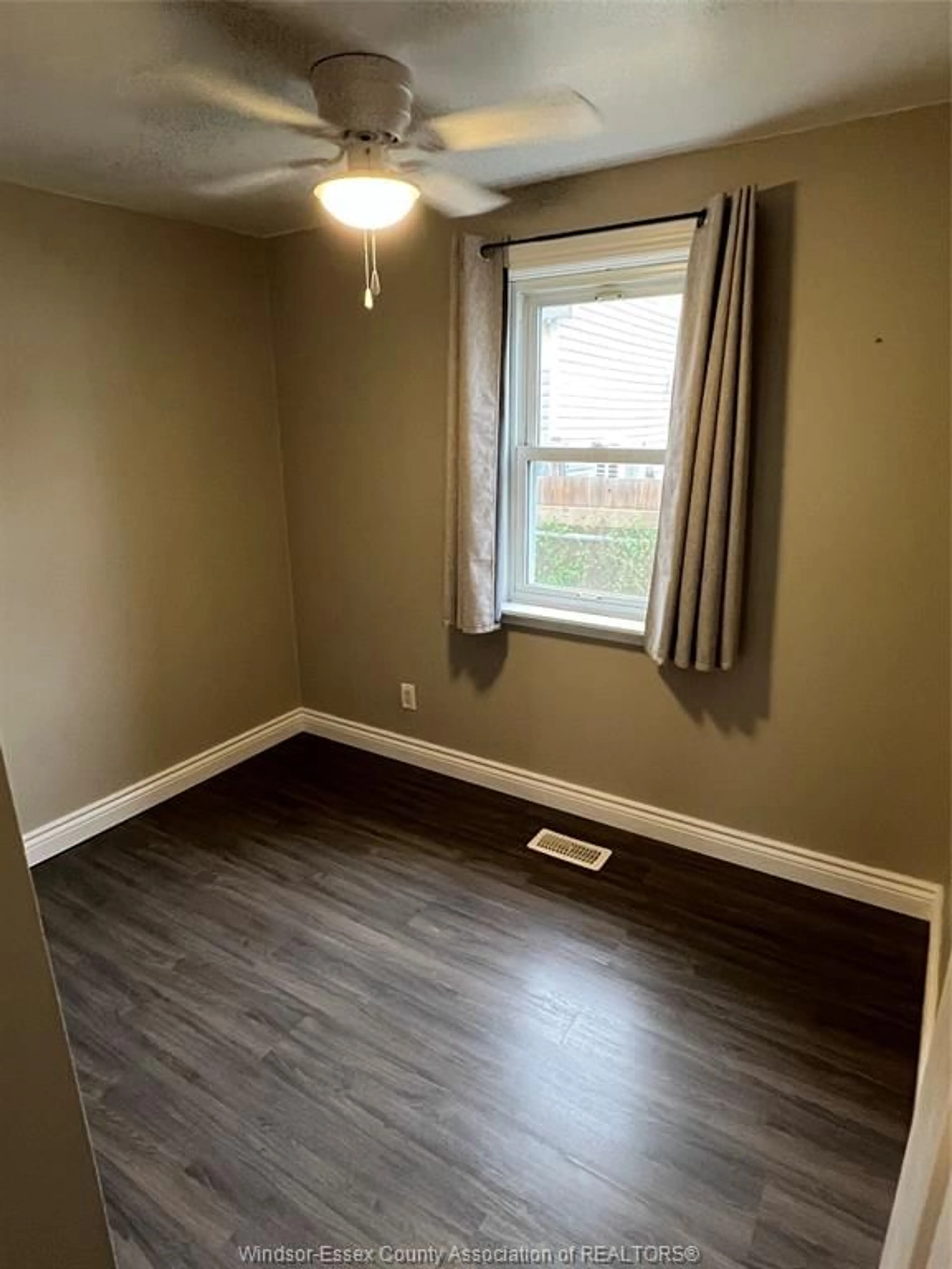 A pic of a room for 1553 SOUTH CAMERON, Windsor Ontario N9B 3C8