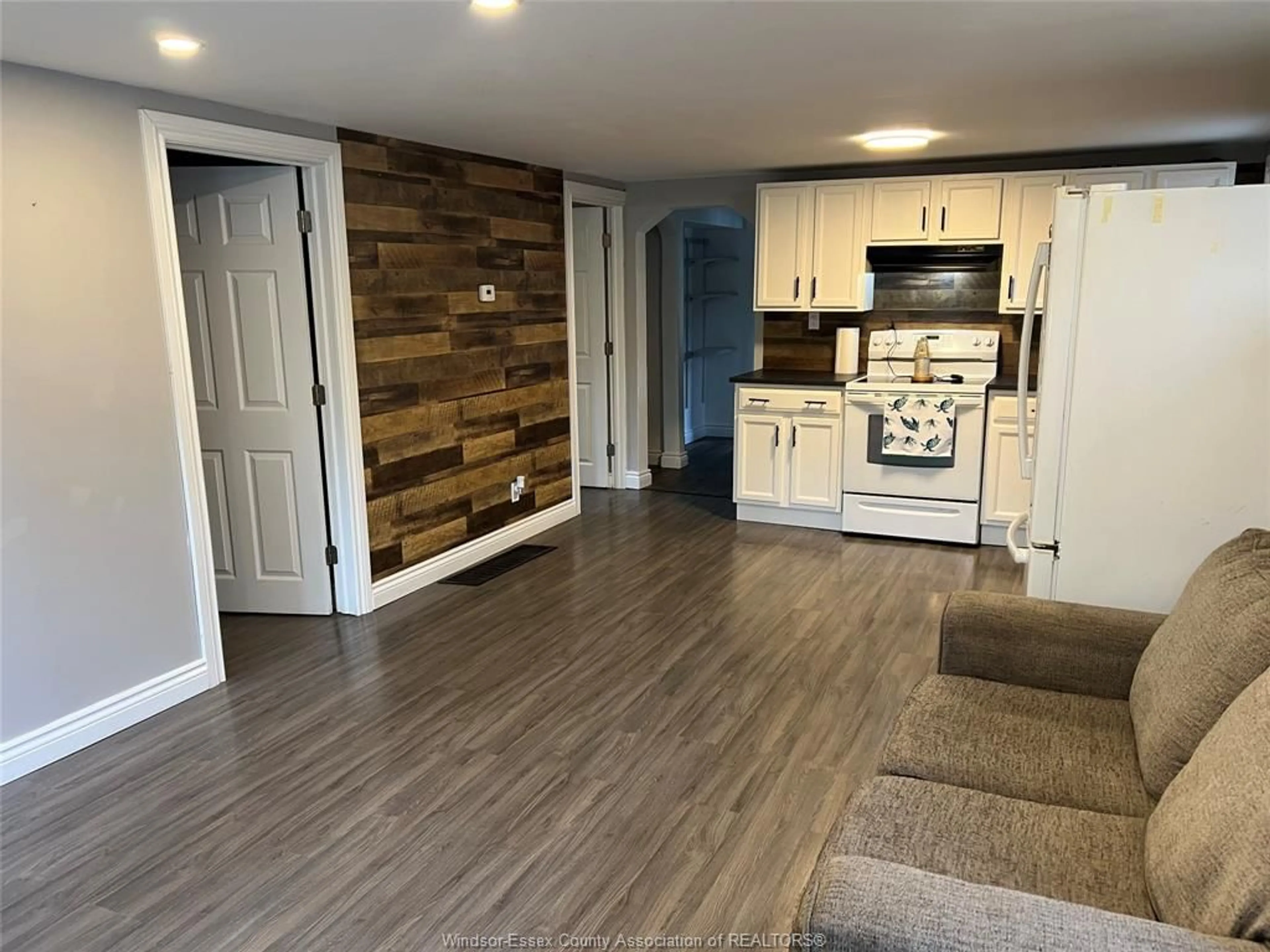 Open concept kitchen, wood/laminate floor for 1553 SOUTH CAMERON, Windsor Ontario N9B 3C8