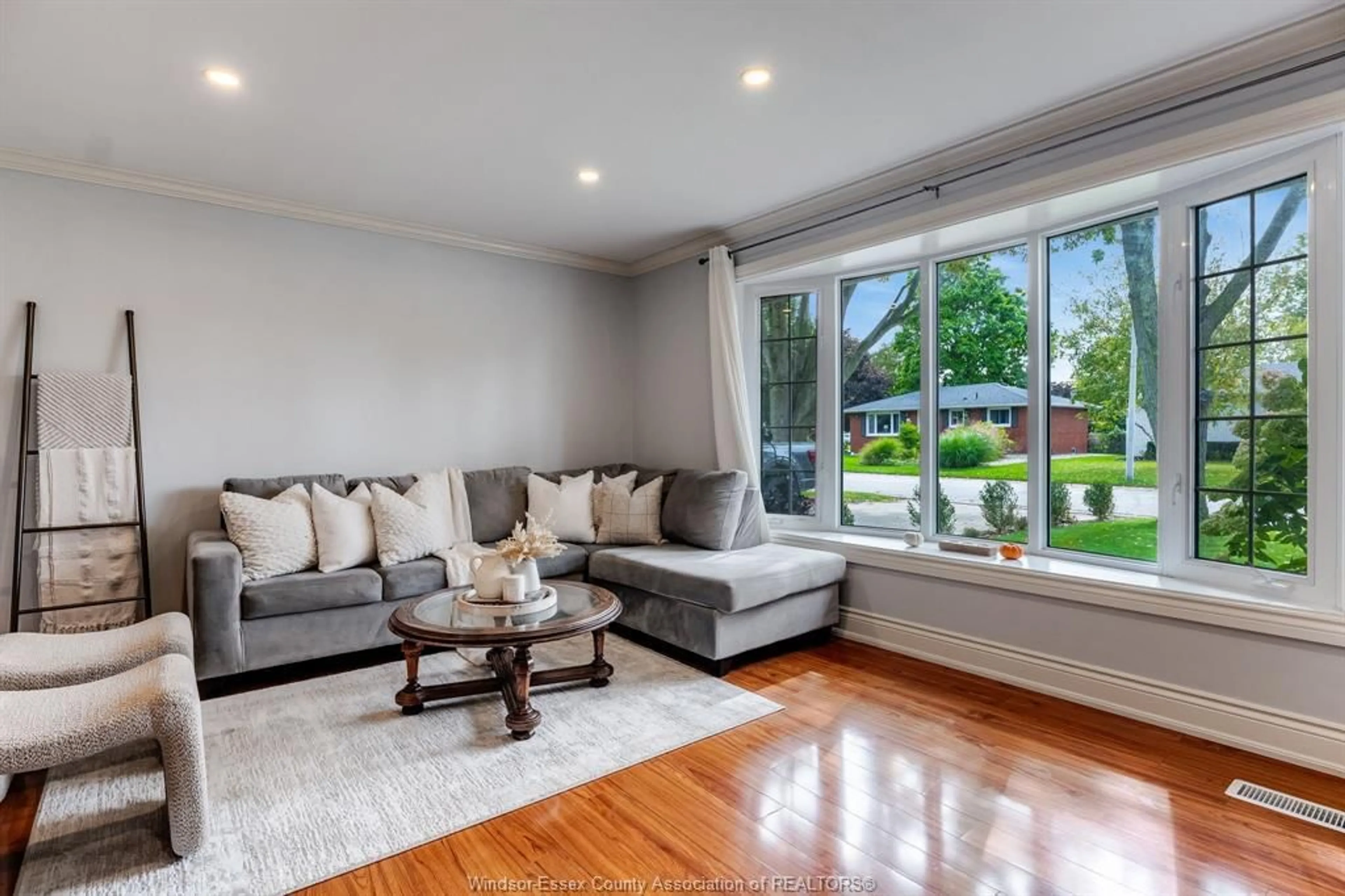 Living room with furniture, unknown for 64 Palmer Dr, Kingsville Ontario N9Y 3B4