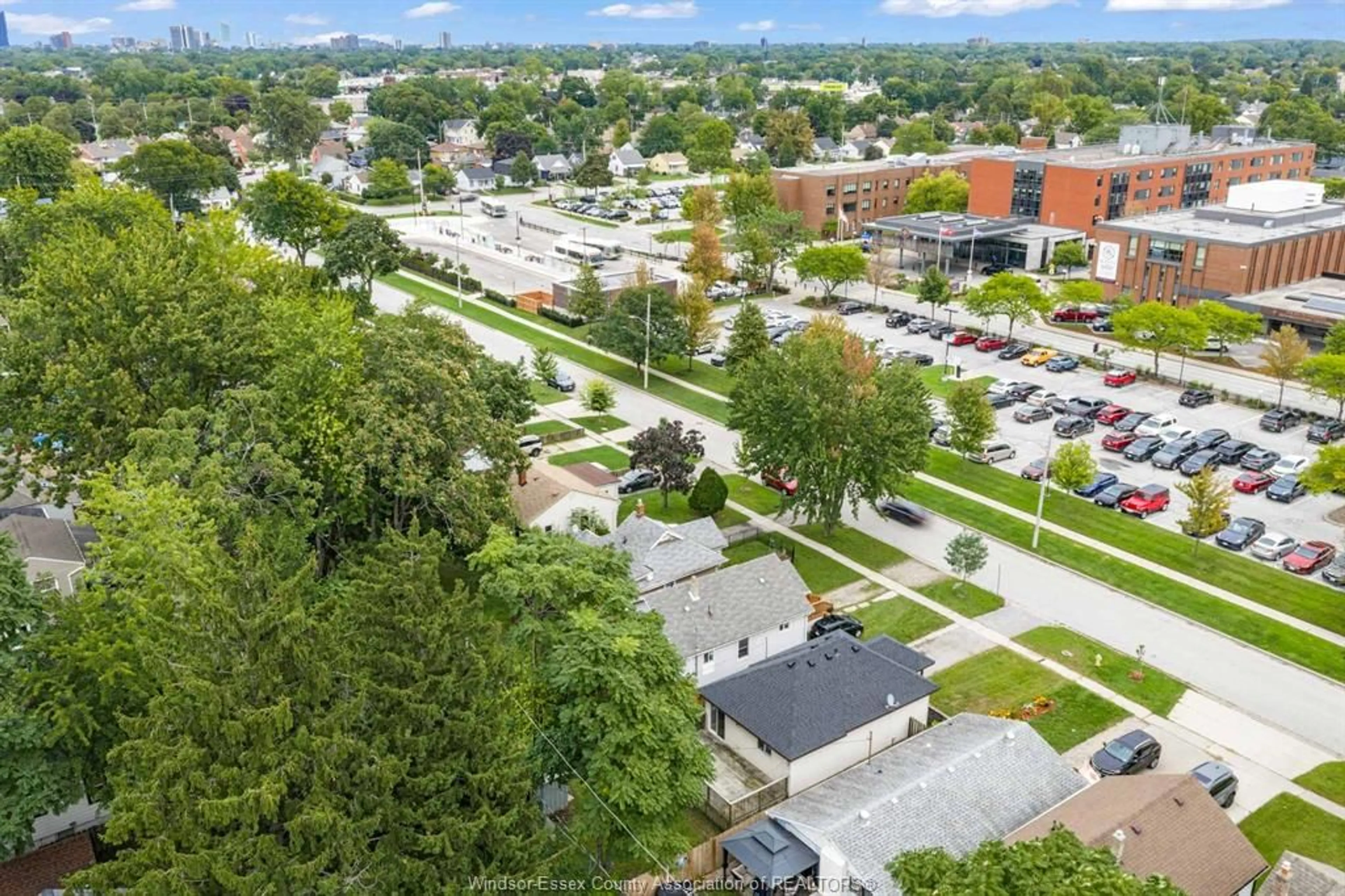 A pic from outside/outdoor area/front of a property/back of a property/a pic from drone, unknown for 3796 Glenfield St, Windsor Ontario N9C 2B2
