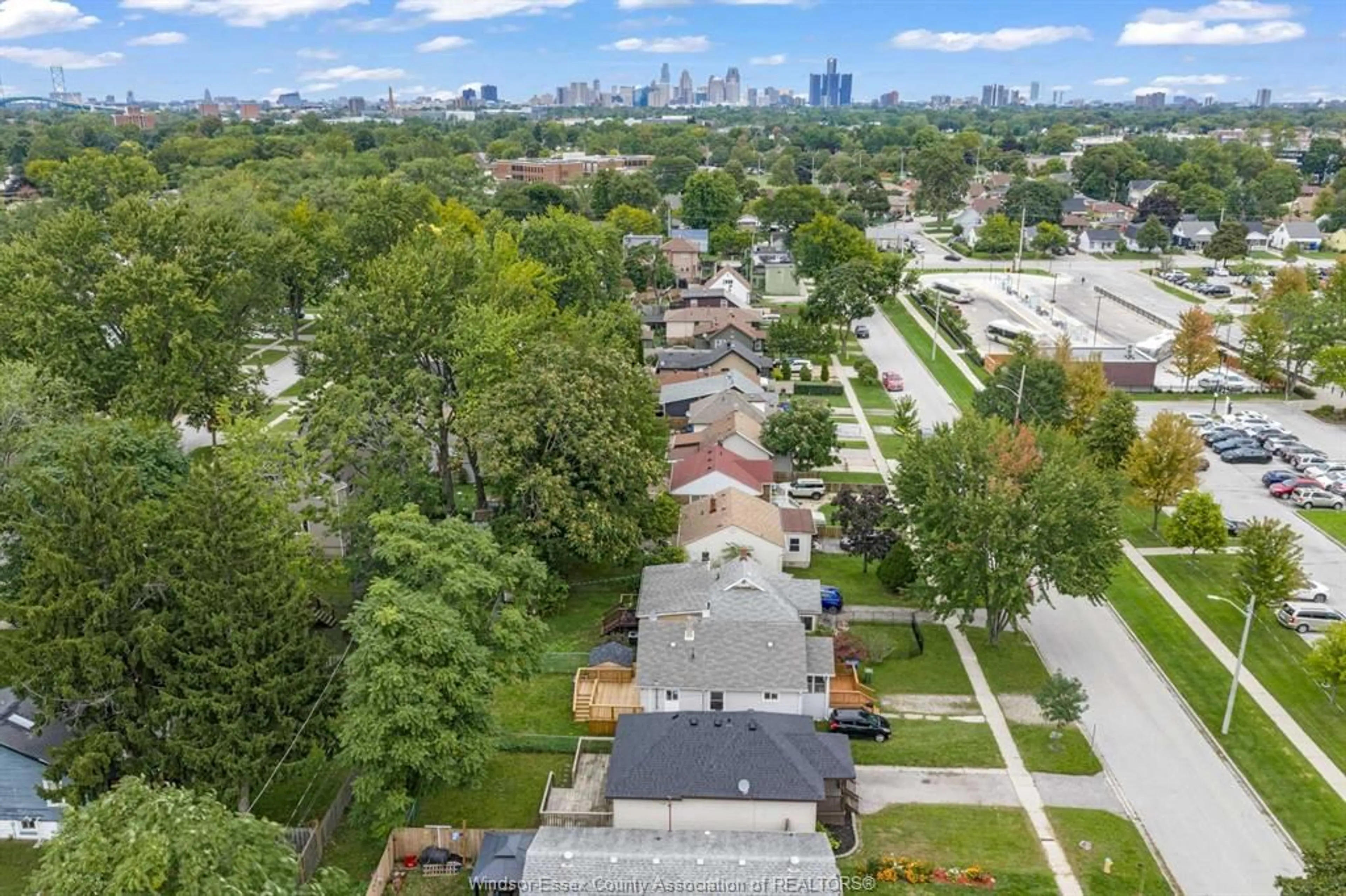 A pic from outside/outdoor area/front of a property/back of a property/a pic from drone, city buildings view from balcony for 3796 Glenfield St, Windsor Ontario N9C 2B2