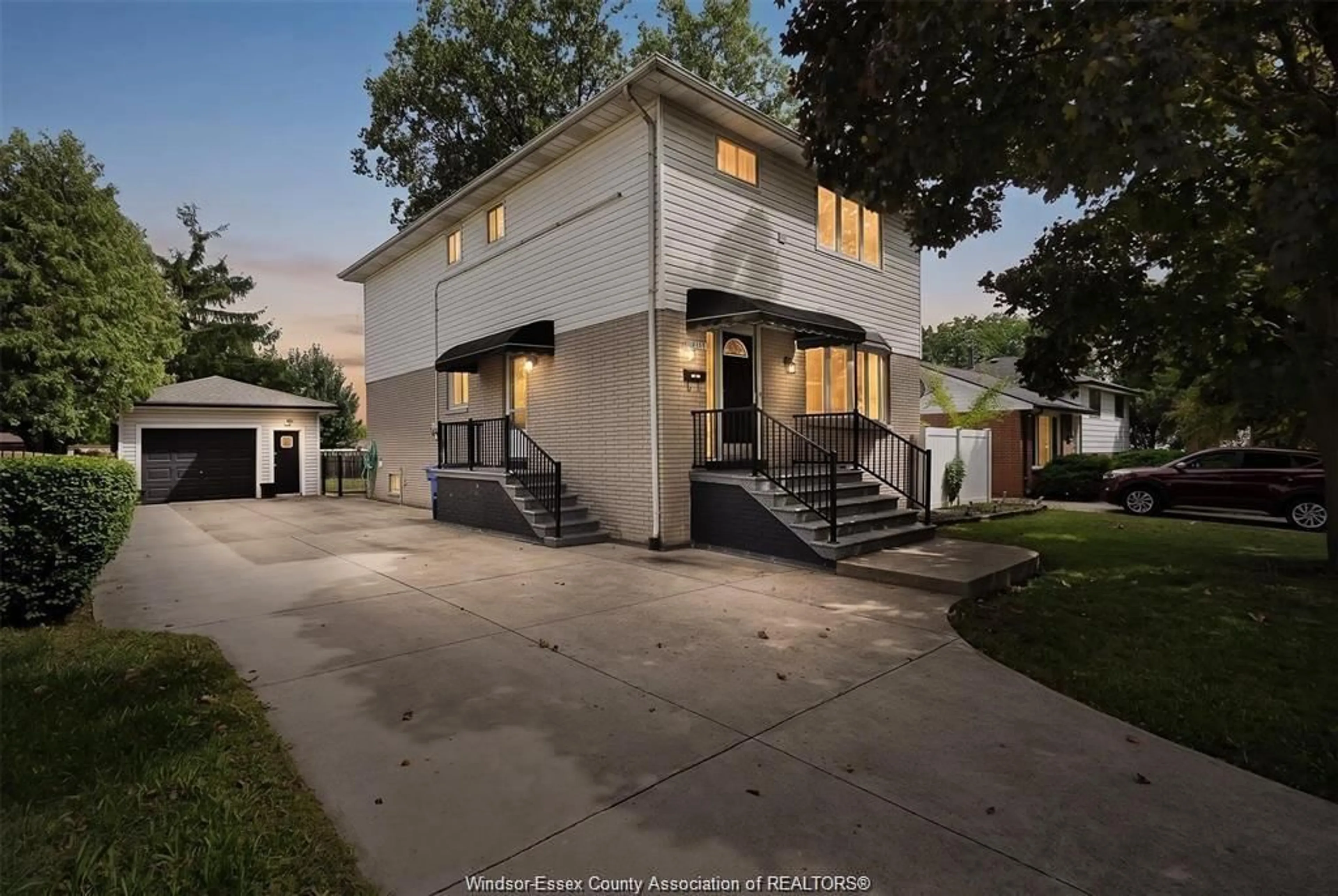 Home with vinyl exterior material, street for 3138 HARTLEY Dr, Windsor Ontario N8T 1Z2
