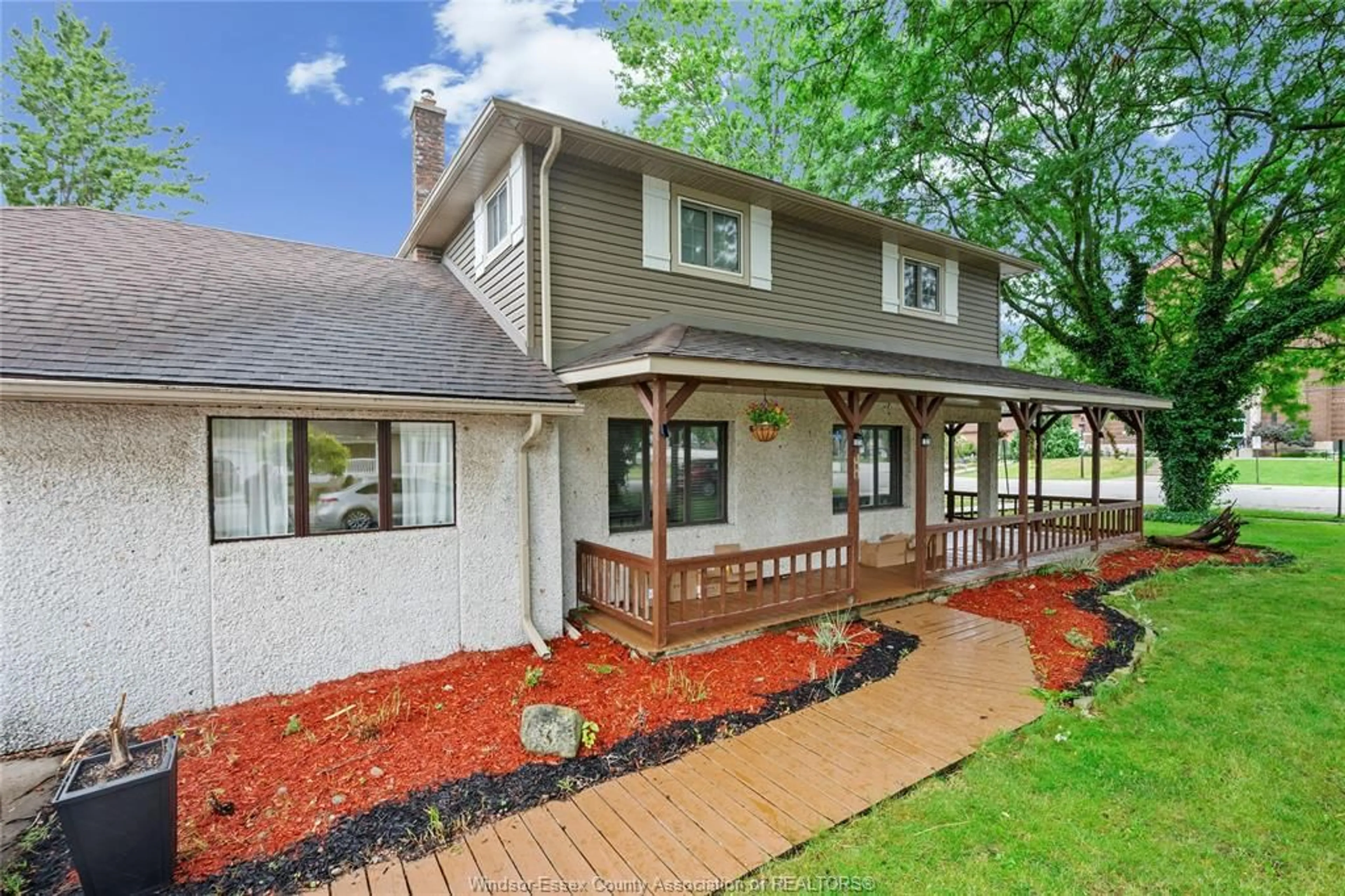 Home with vinyl exterior material, street for 199 SACRED HEART Dr, LaSalle Ontario N9J 1S6