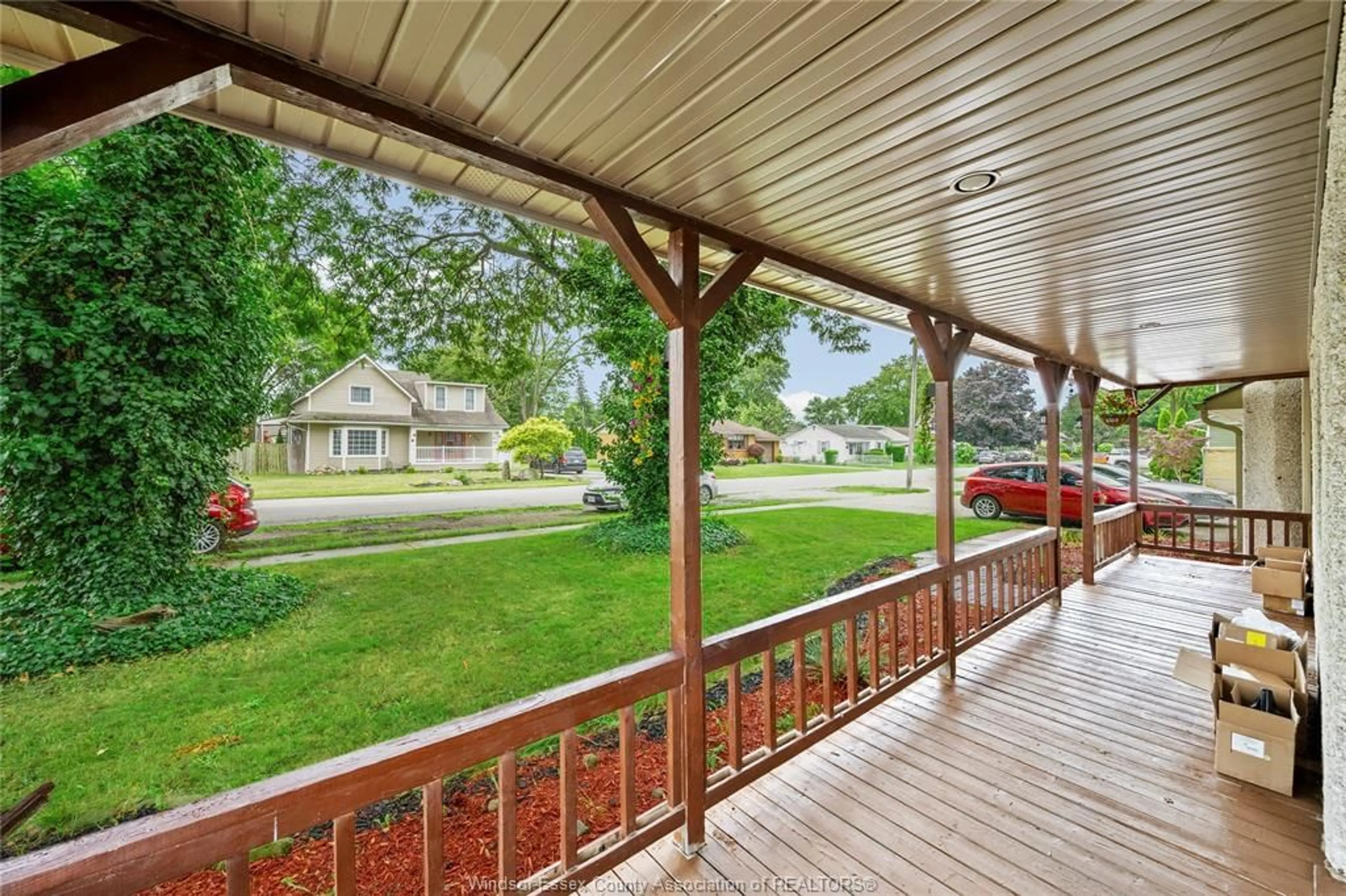 Patio, street for 199 SACRED HEART Dr, LaSalle Ontario N9J 1S6