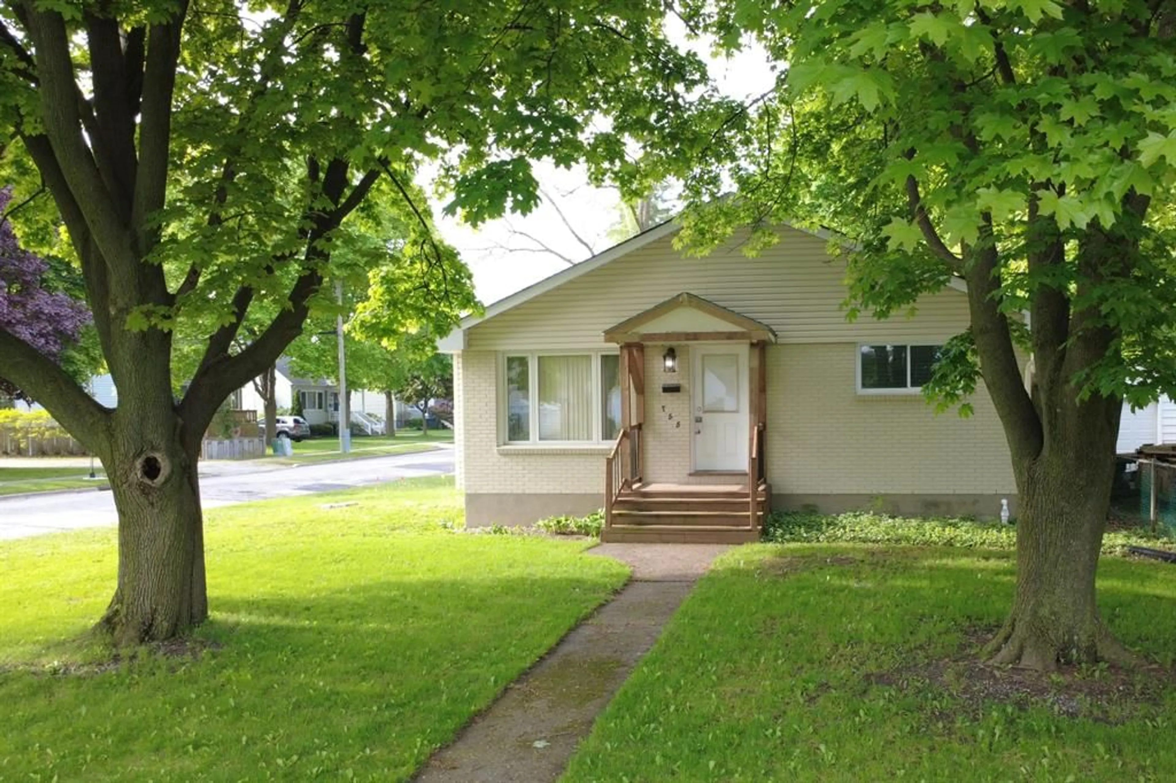 Unknown for 755 Talfourd St, Sarnia Ontario N7T 1S1
