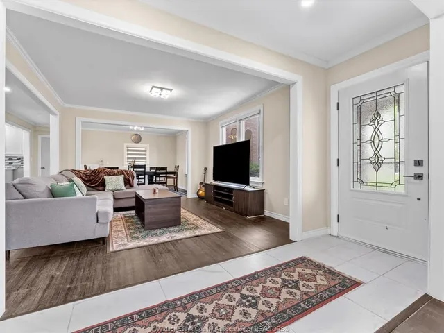 25667 Winterline Rd, Grande Pointe 5